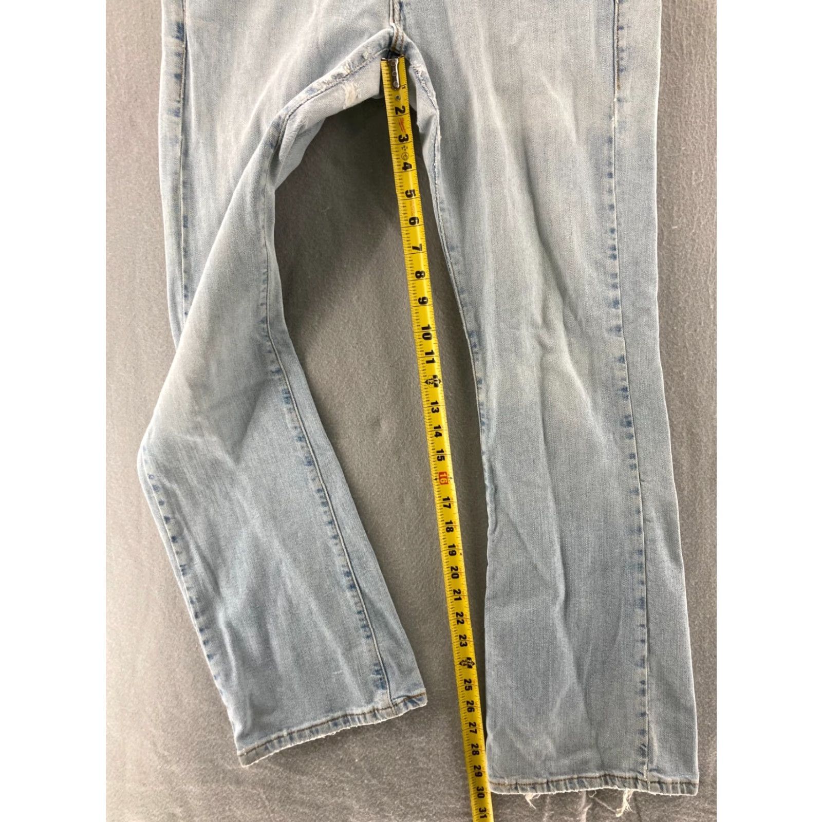 Levi's VINTAGE Levi's 513 Bootcut Jeans Womens 7 M Distressed Light Wash Blue Y2K Size 28" / US 6 / IT 42 - 5 Thumbnail