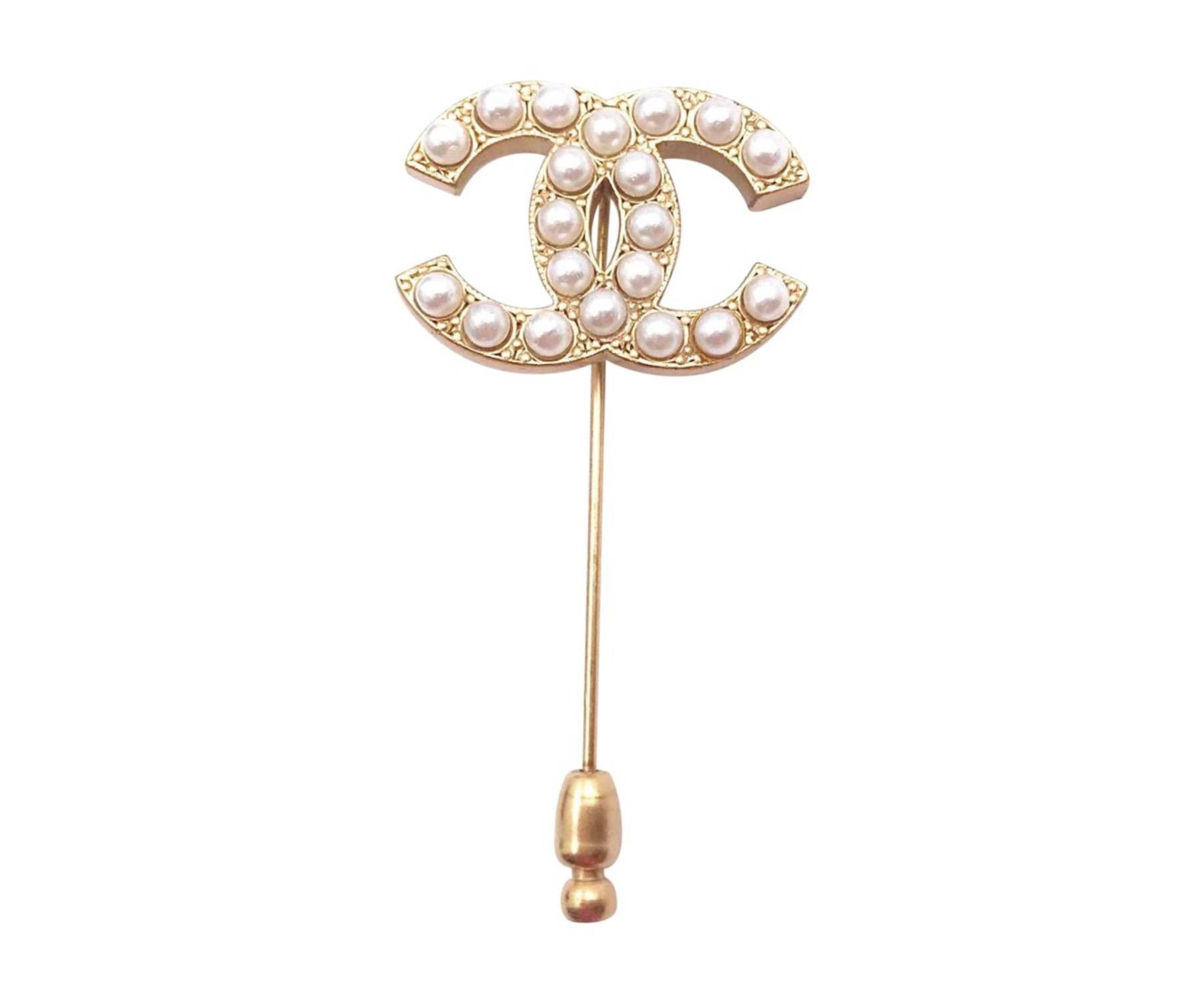 Chanel Chanel Vintage Gold Plated Classic CC Faux Pearl Large Pin Size ONE SIZE - 1 Thumbnail