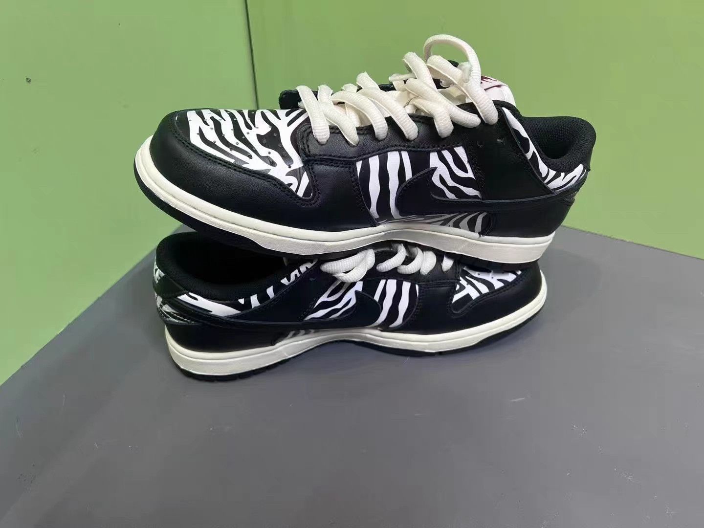 Nike Nike SB Dunk Low QS25 x Quartersnacks Zebra Sneakers K15 Size US 10 / EU 43 - 5 Thumbnail