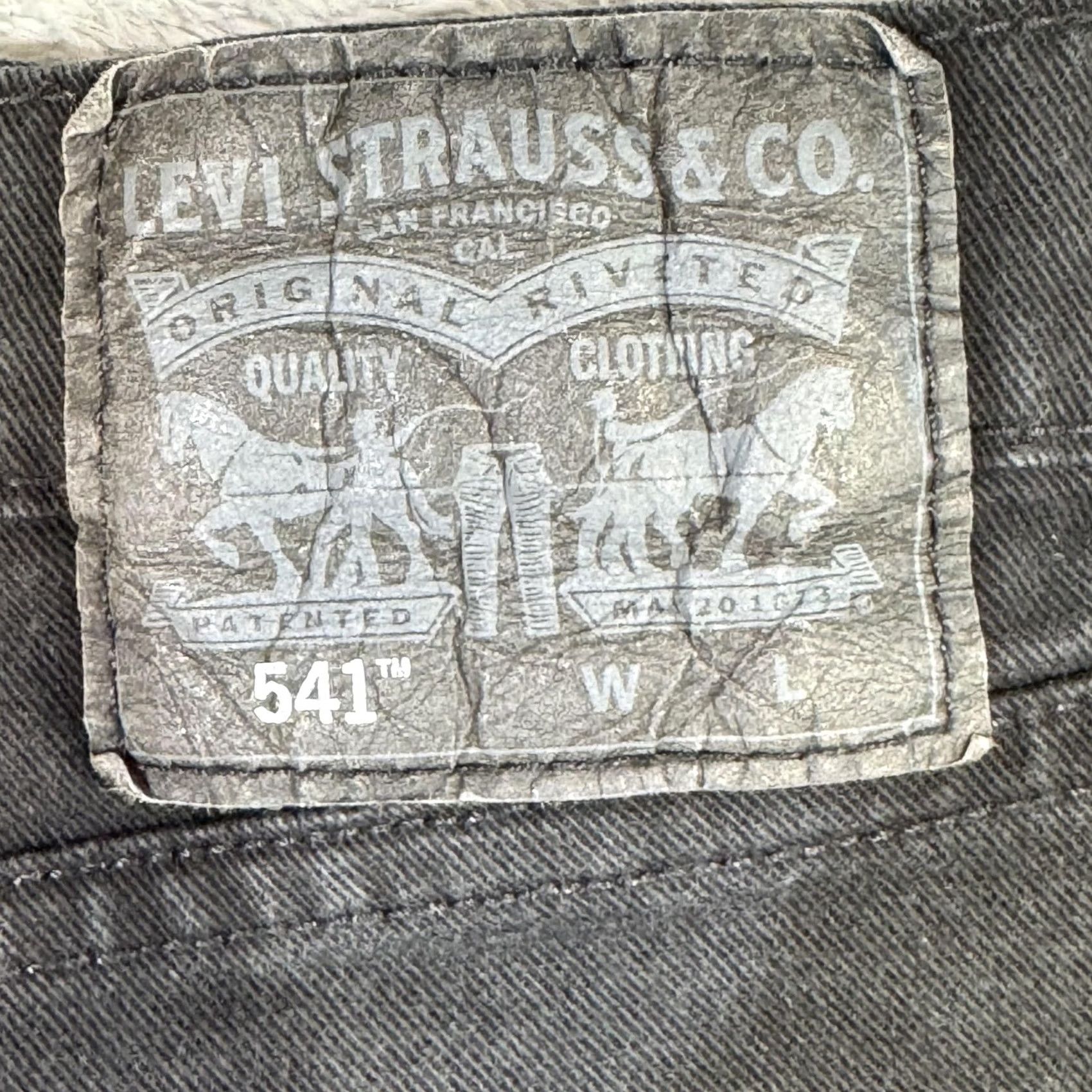 Levi's VINTAGE Levis Jeans 541 Athletic Tapered Black 42x32 Mens Denim Denim Size US 42 / EU 58 - 3 Thumbnail