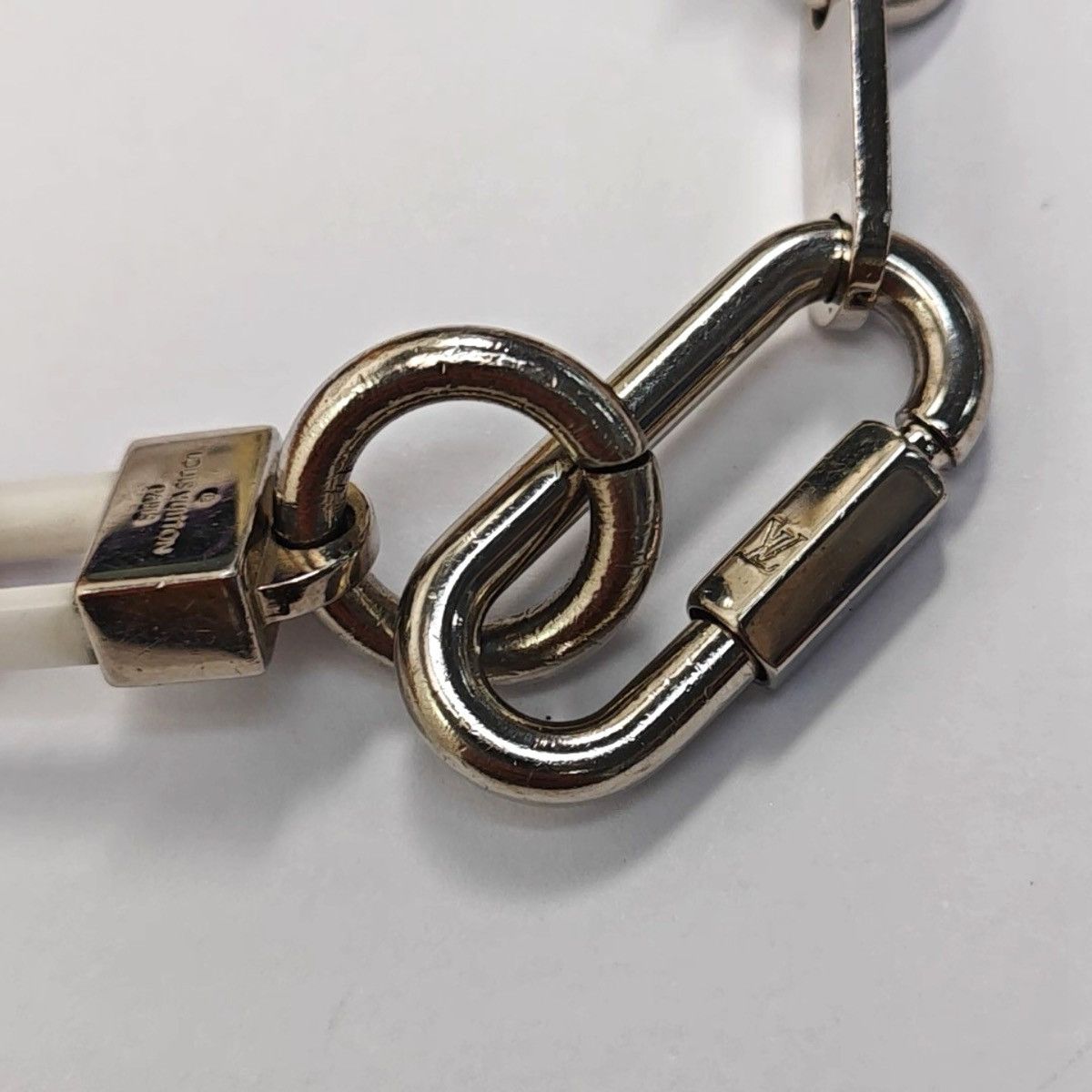 Louis Vuitton Louis Vuitton White Ceramic Chain Necklace By Virgil Abloh Size ONE SIZE - 7 Thumbnail