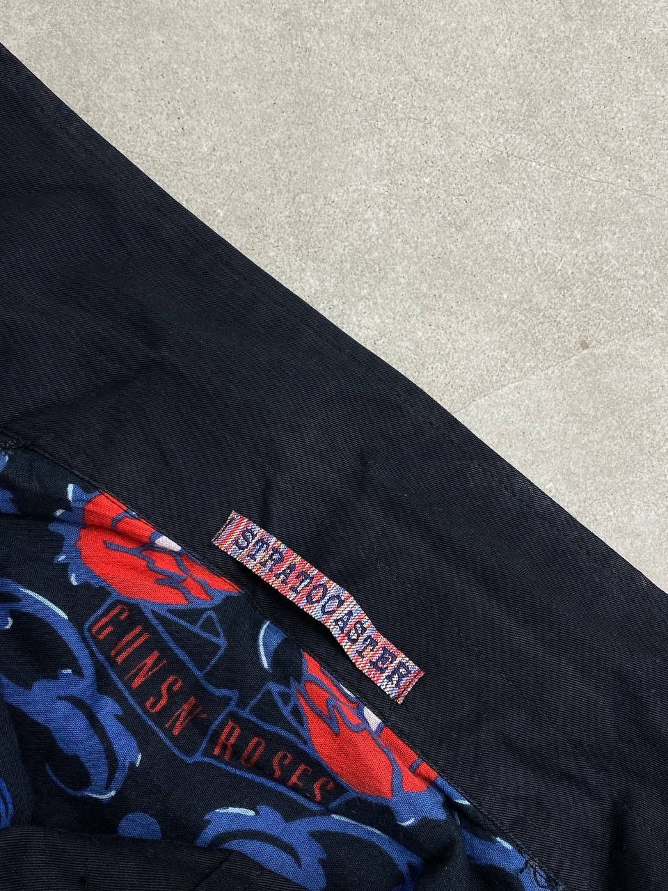 Band Tees Vintage Guns n' Roses Stratocaster Printing Buttons Shirt Size US XL / EU 56 / 4 - 12 Thumbnail