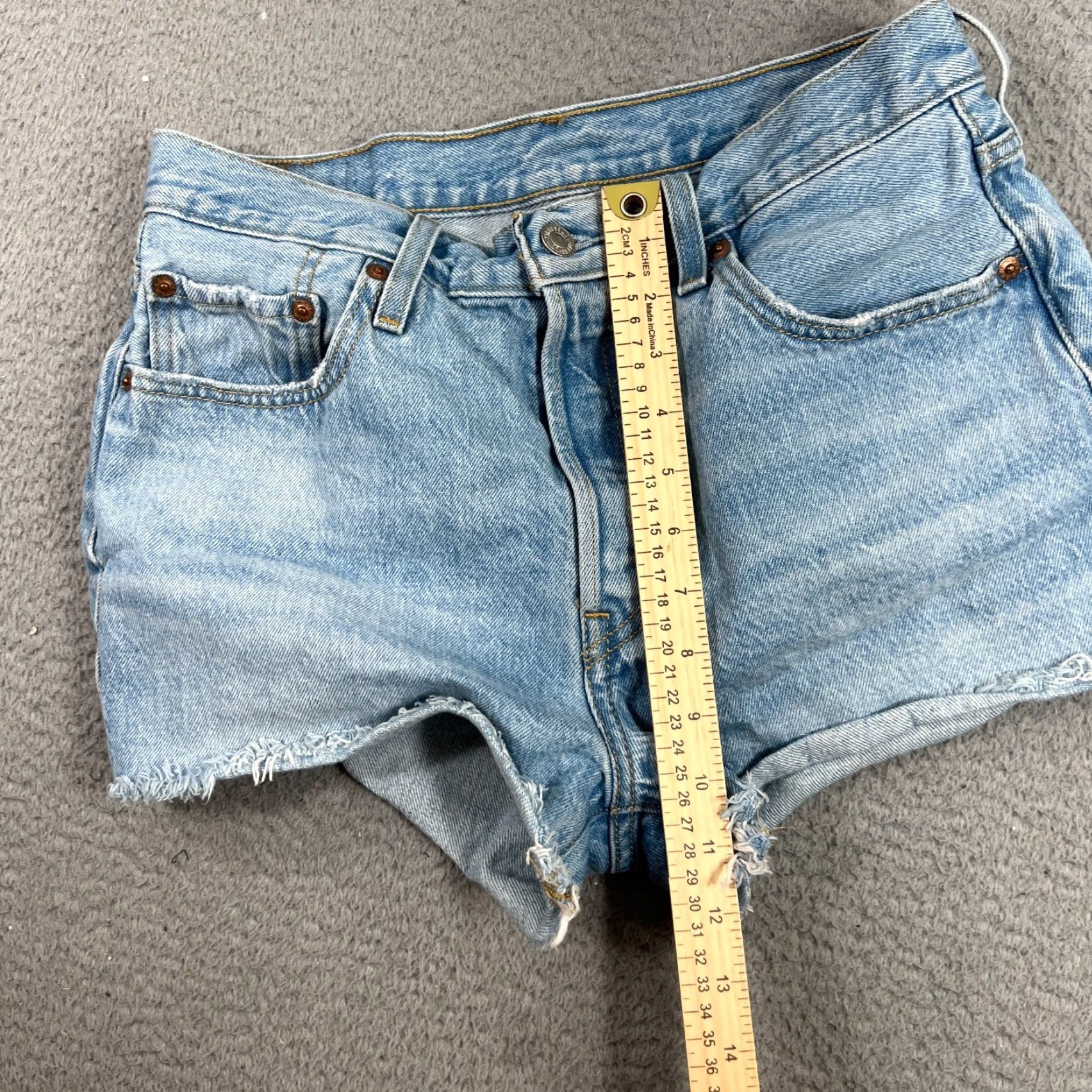 Levi's Levi's 501 Shorts Womens 29 Blue Distressed Button Fly Light Wash Denim 100% Cotton Casual Shorts 80s 90s Womens Size 29" - 4 Thumbnail