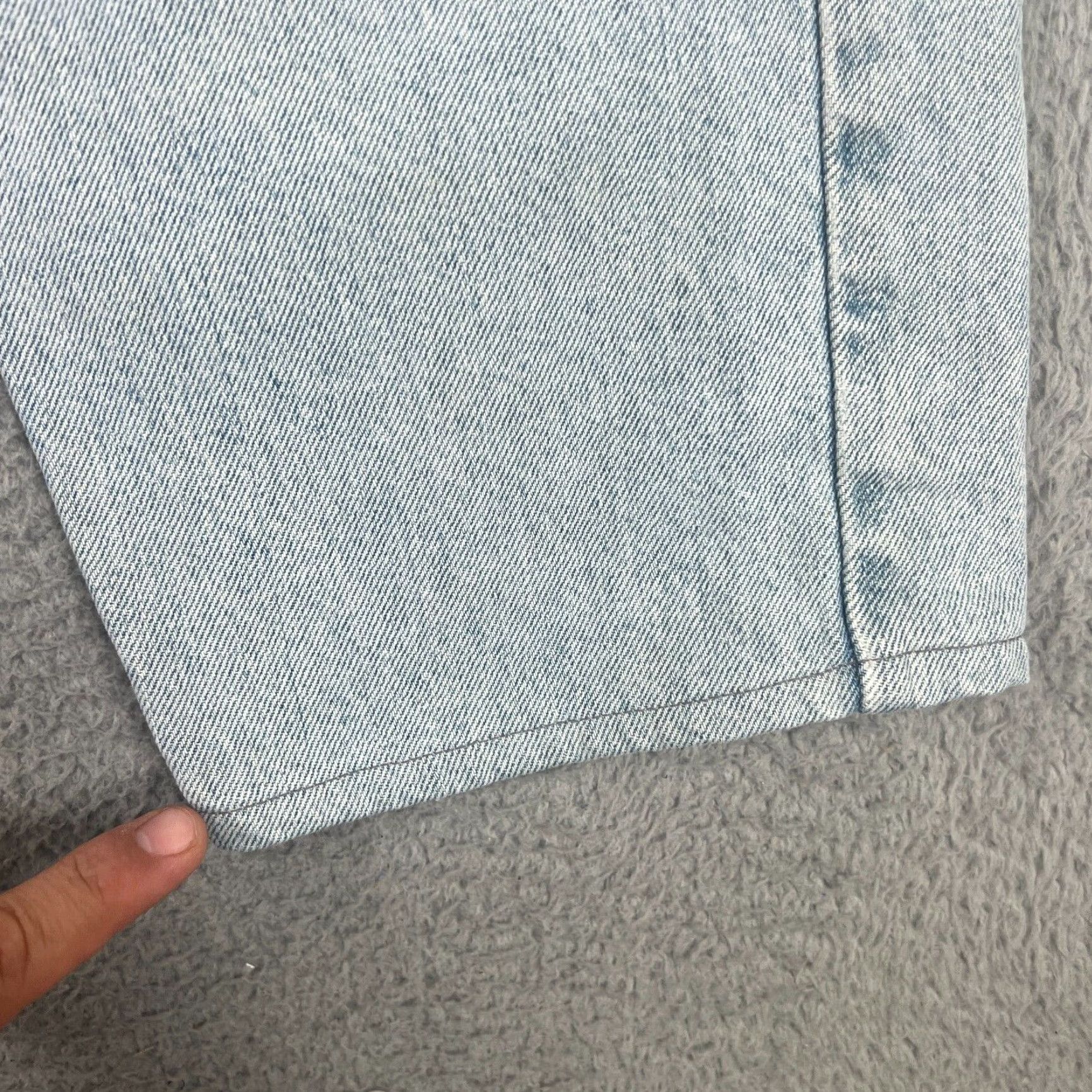 Tommy Hilfiger VINTAGE Tommy Hilfiger Jeans 31x26 Blue Relaxed Tapered Light Wash Denim Mens Size US 31 - 2 Thumbnail
