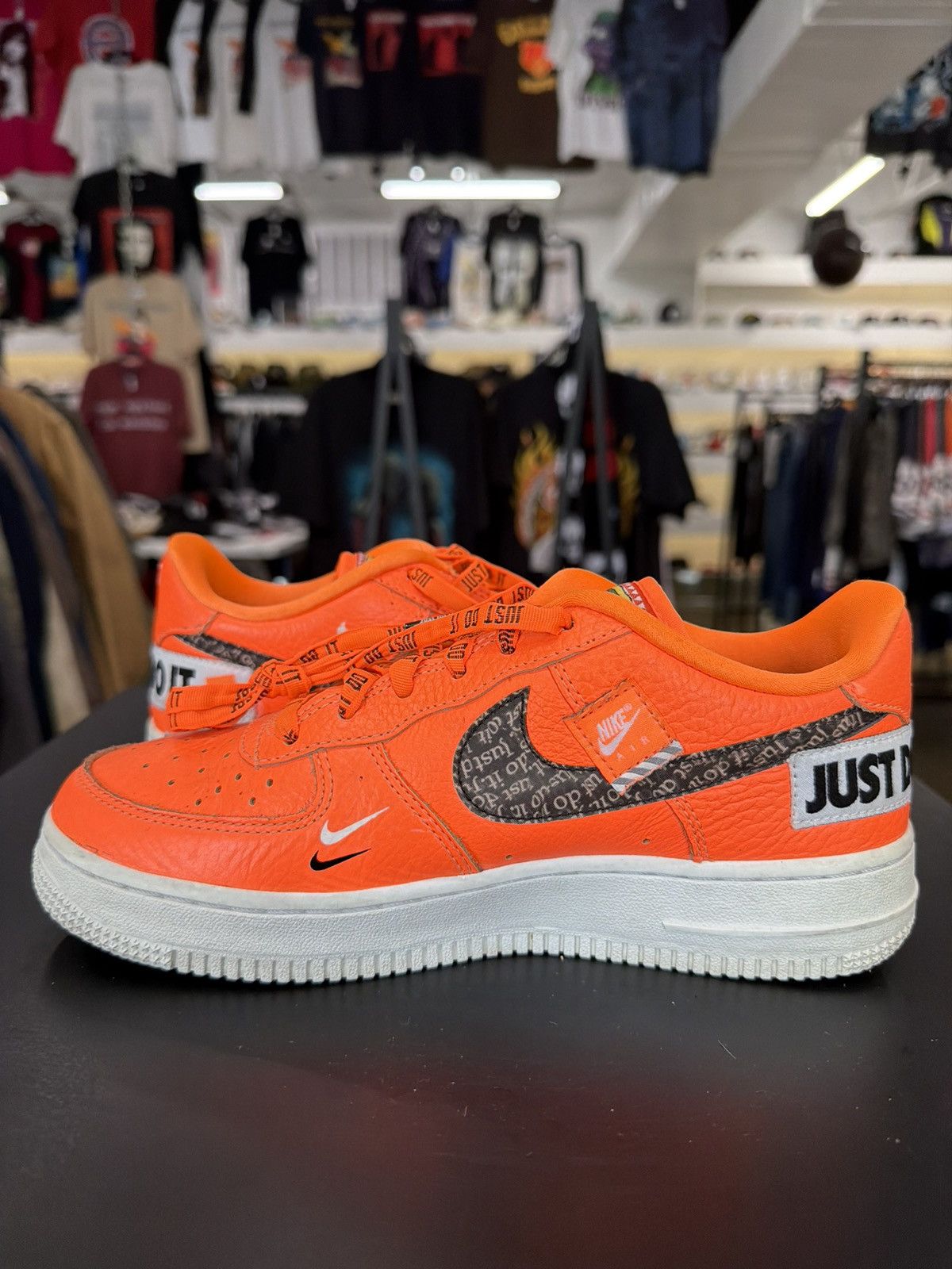 Nike Nike Air Force 1 Low Just Do It Pack Orange Size 5Y (2018) Size US 5 / EU 37 - 4 Thumbnail