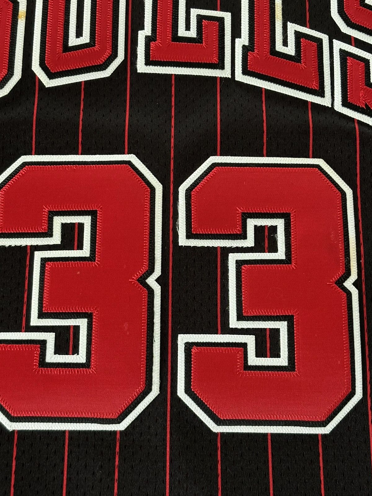 Mitchell & Ness Scottie Pippen Black Chicago Bulls 1996/97 Authentic Jersey Size US XXS / EU 40 - 4 Thumbnail
