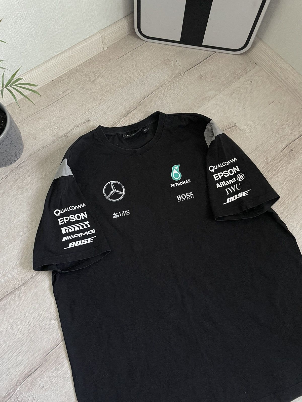 Formula 1 × Mercedes-Benz Mercedes Benz Amg Formula 1 Petronas One Team Size XL Race Size US XXL / EU 58 / 5 - 5 Thumbnail