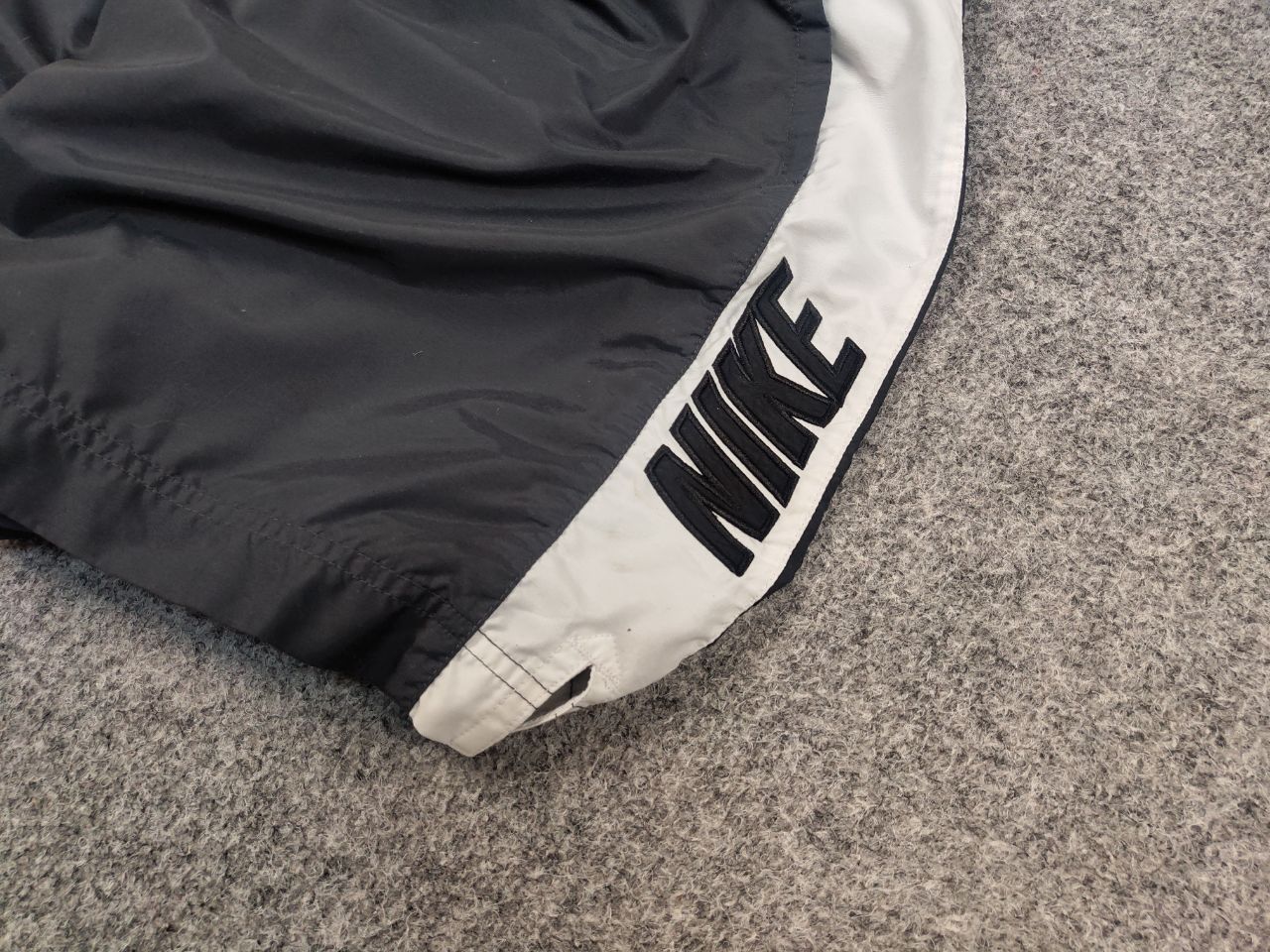 Nike Vintage 90's Nike swoosh Gray Shorts nylon casual Y2K Style Size US 34 / EU 50 - 5 Thumbnail