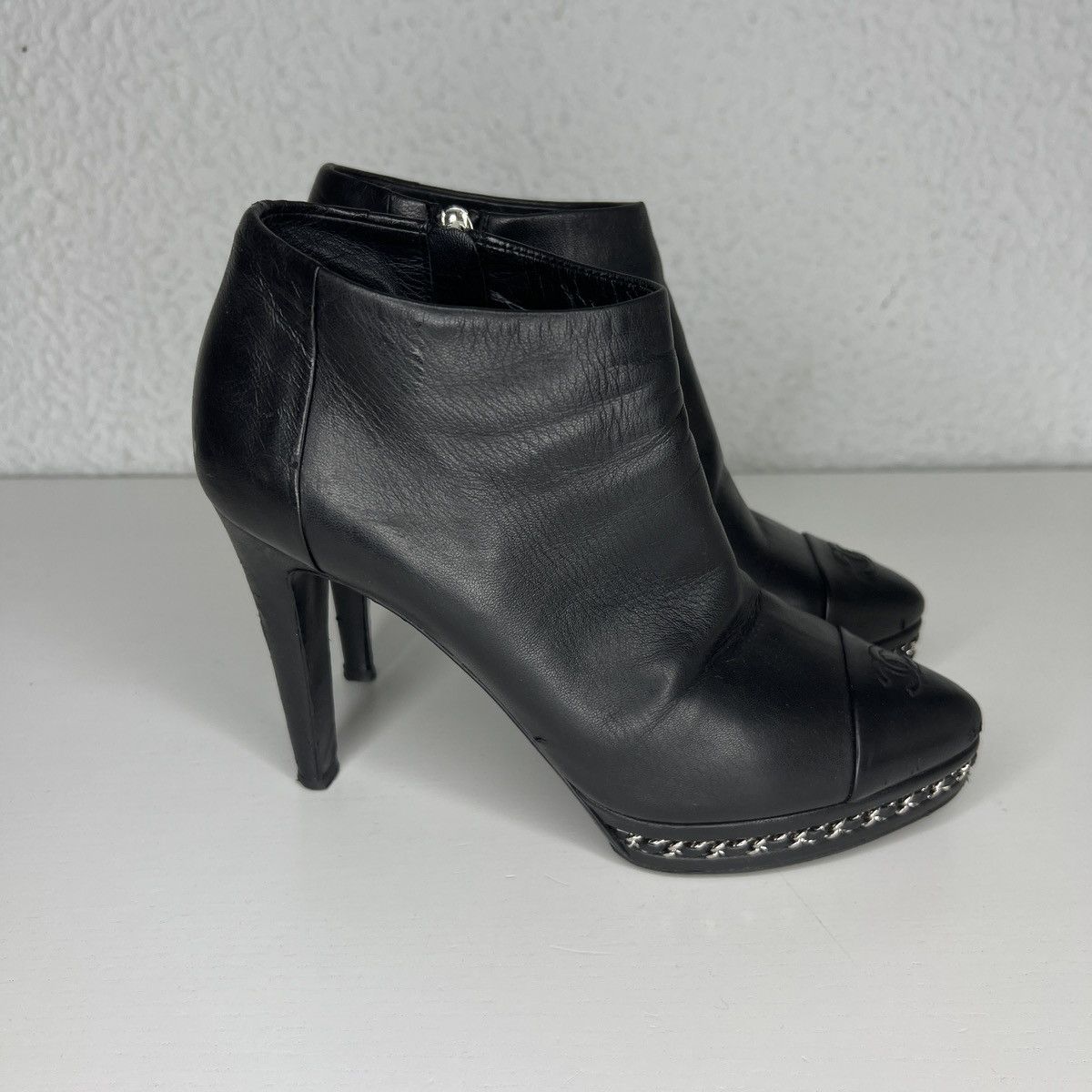 Chanel CHANEL Ankle Boots Heels Shoes Black Leather CC Logo Chain Size US 7.5 / IT 37.5 - 4 Thumbnail