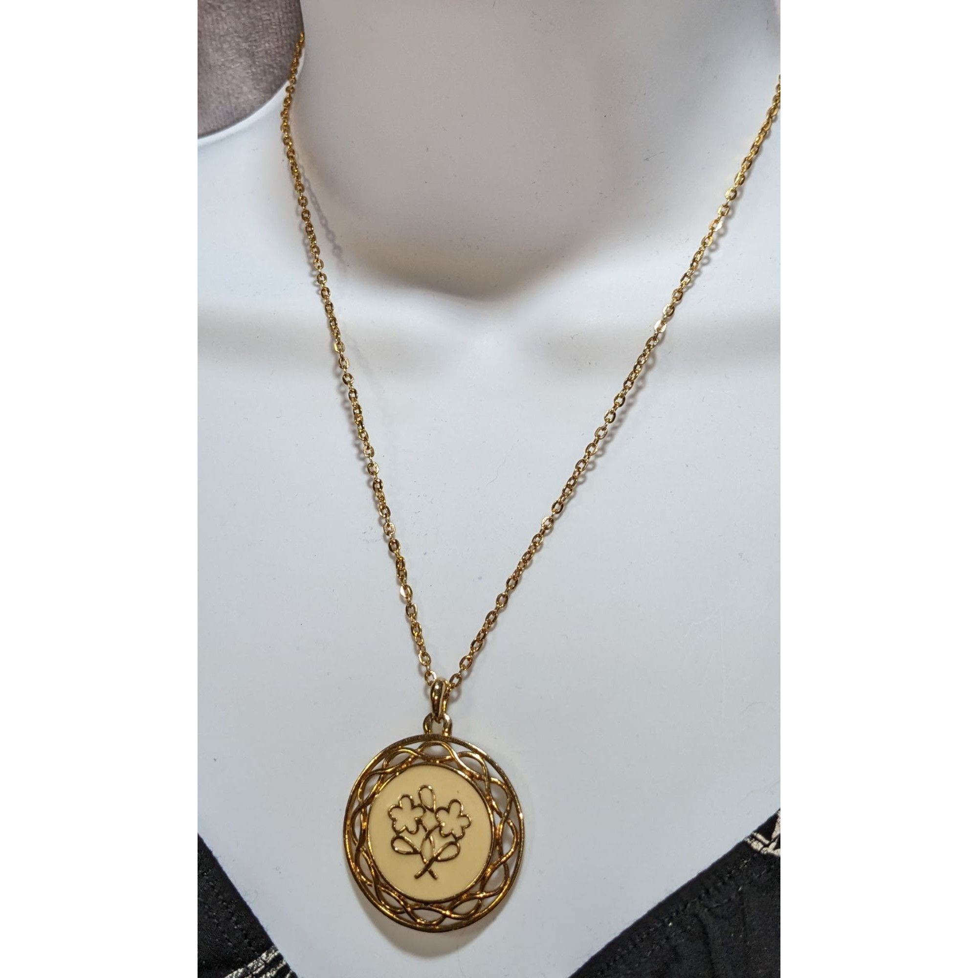 Other Vintage Cottagecore Floral Pendant Necklace With Cream Ename Size ONE SIZE - 5 Thumbnail