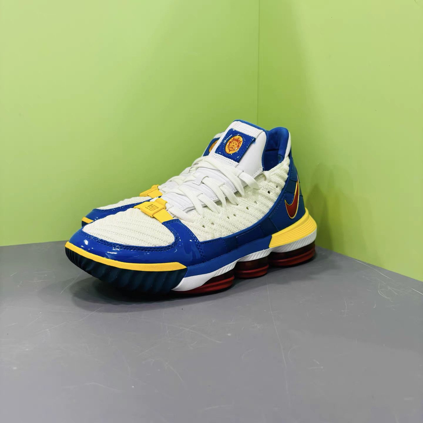 Nike Nike LeBron 16 SuperBron Basketball Shoes K15 Size US 10 / EU 43 - 1 Thumbnail