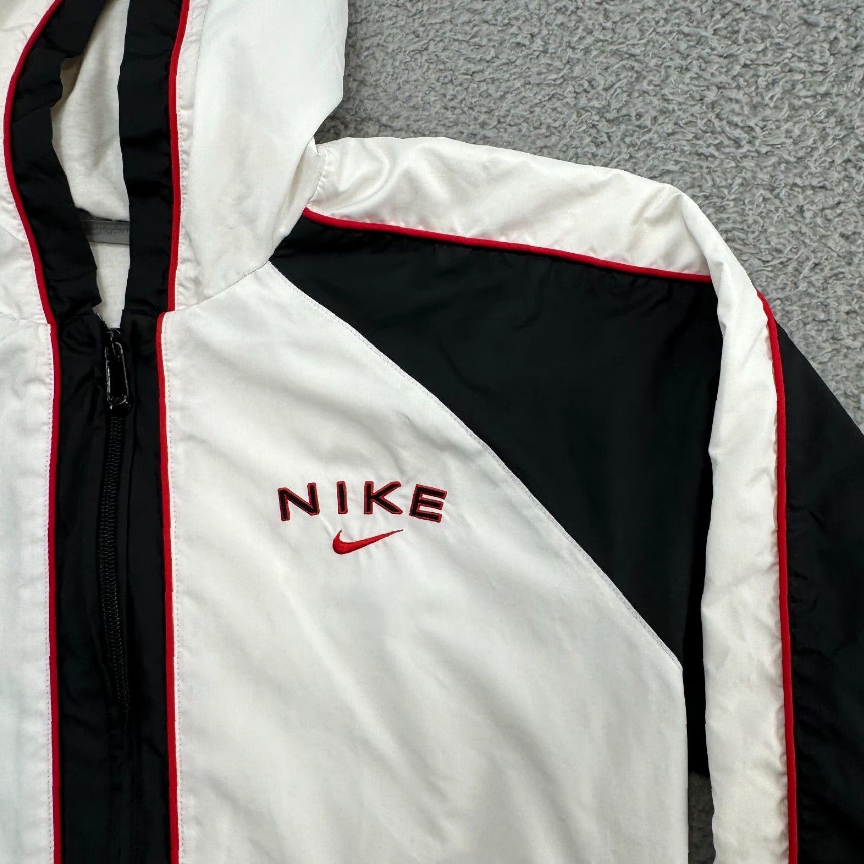 Nike VINTAGE Nike Windbreaker Jacket Full Zip Windbreaker Women’s M 8-10 Red 90s Classic Outdoor Womens Size M / US 6-8 / IT 42-44 - 2 Thumbnail