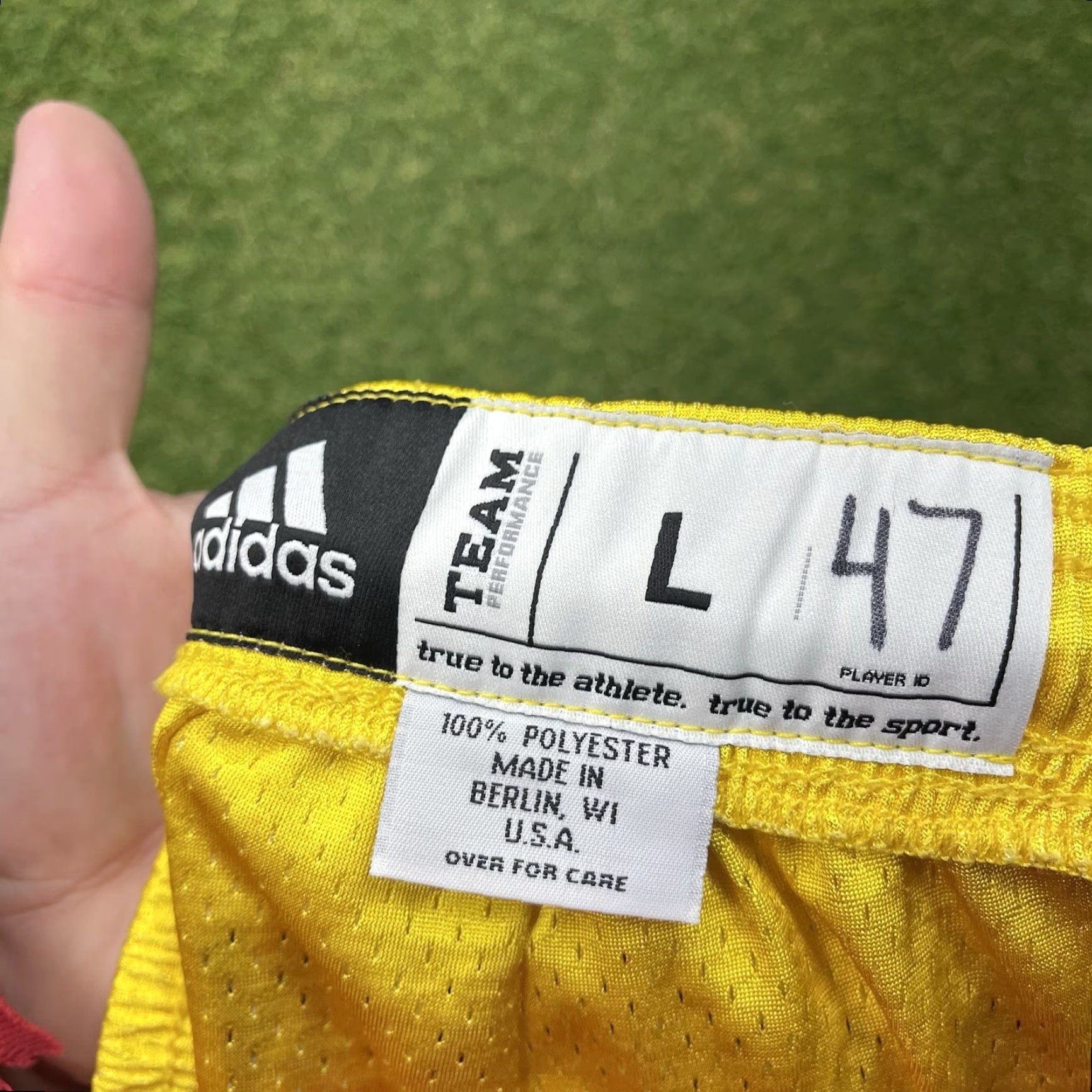 Adidas VINTAGE Adidas Shorts Michigan Wolverines Team Issued Basketball Y2K Yellow Large Mens Size US 33 - 3 Thumbnail