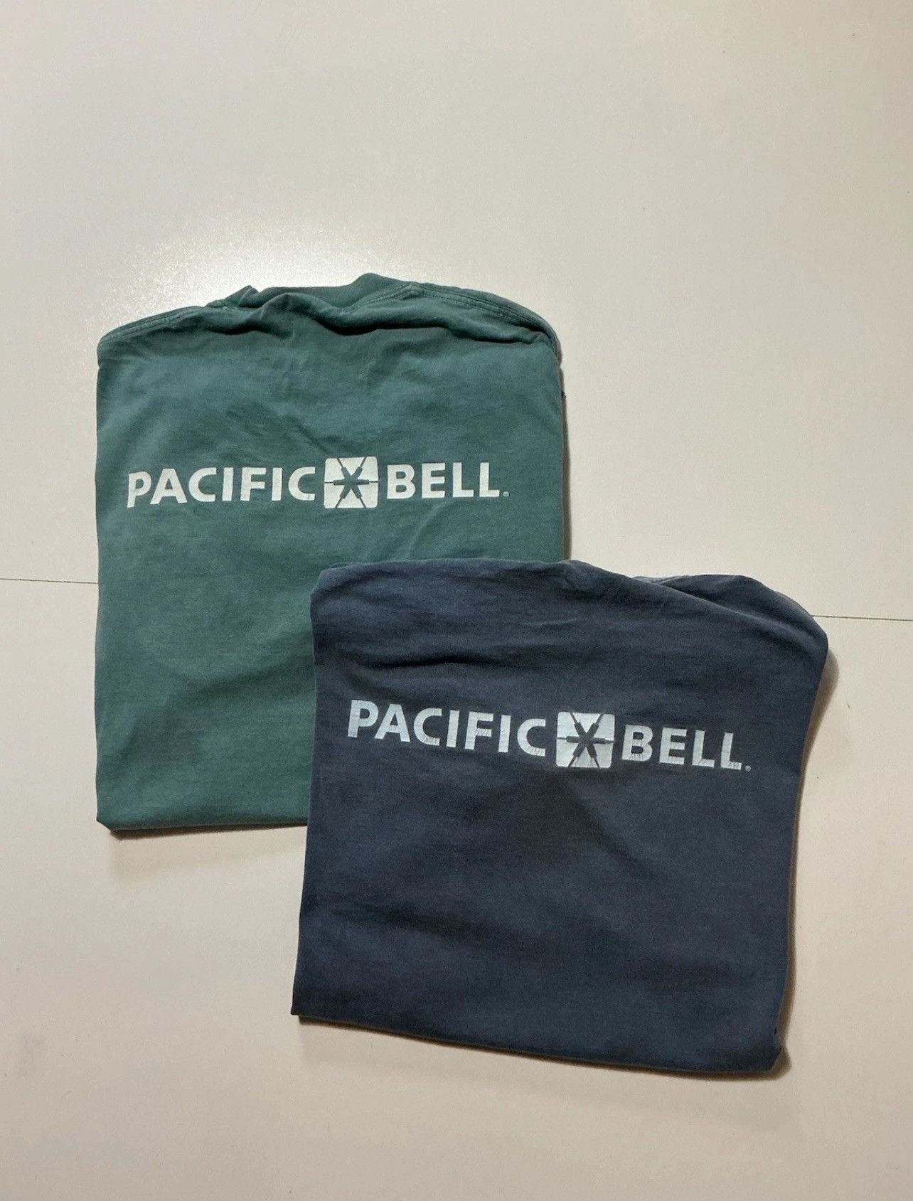 Other Lot Of 2 Pacific Bell Telecommunications Pocket T-Shirts Size US L / EU 52-54 / 3 - 1 Thumbnail