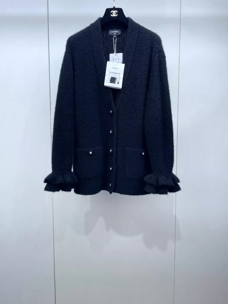 Chanel Chanel 24K lion buckle lace sleeve knitted cardigan jacket Size XS / US 0-2 / IT 36-38 - 1 Thumbnail
