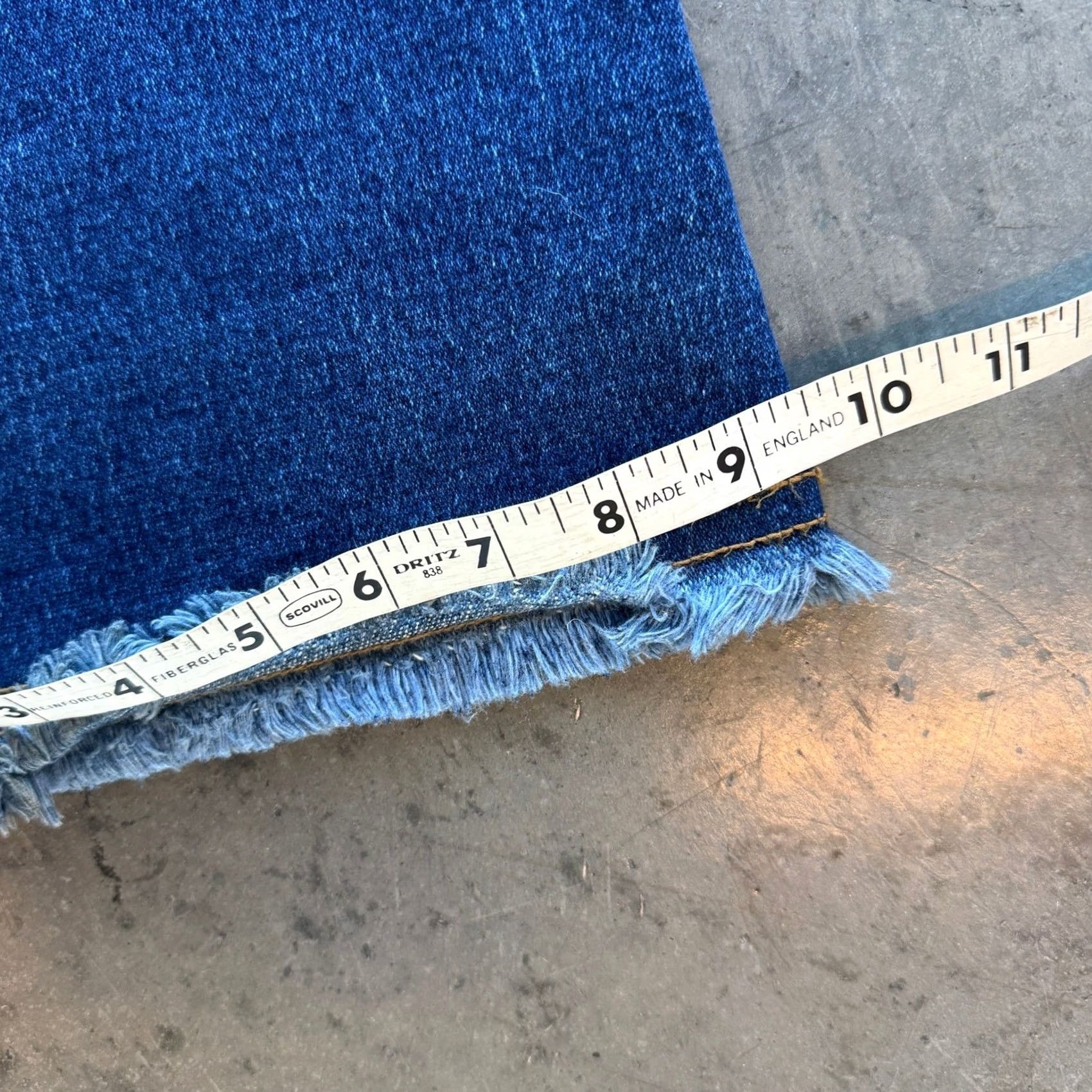 Swatch VINTAGE Y2K Watch La Dark Wash Raw Hem Wide Leg Flare Denim Jeans Women’s 29 Women’s Jeans 29 Blue Flared Wide Leg Denim Jeans Mens Womens Size 29" - 5 Thumbnail