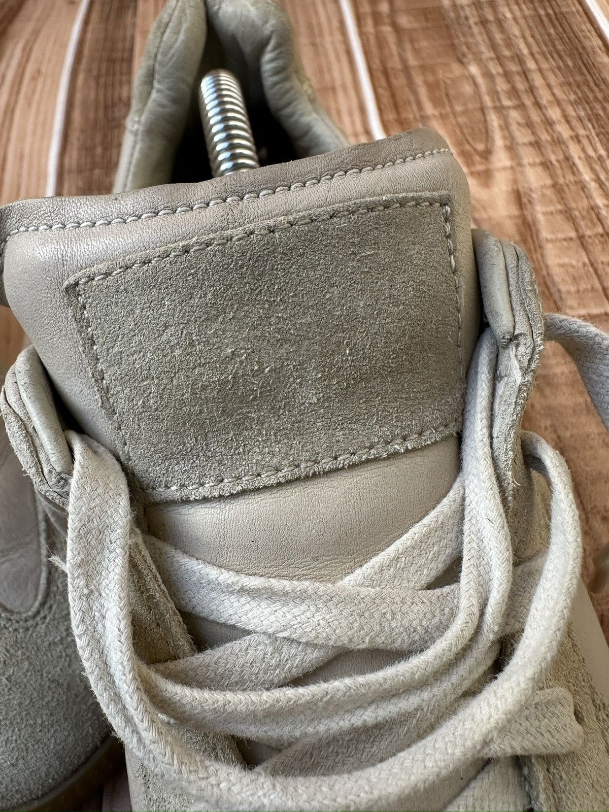 Maison Margiela Maison Martin Margiela Replica Gats Beige Lowtop Sneaks Size US 9 / EU 42 - 11 Thumbnail