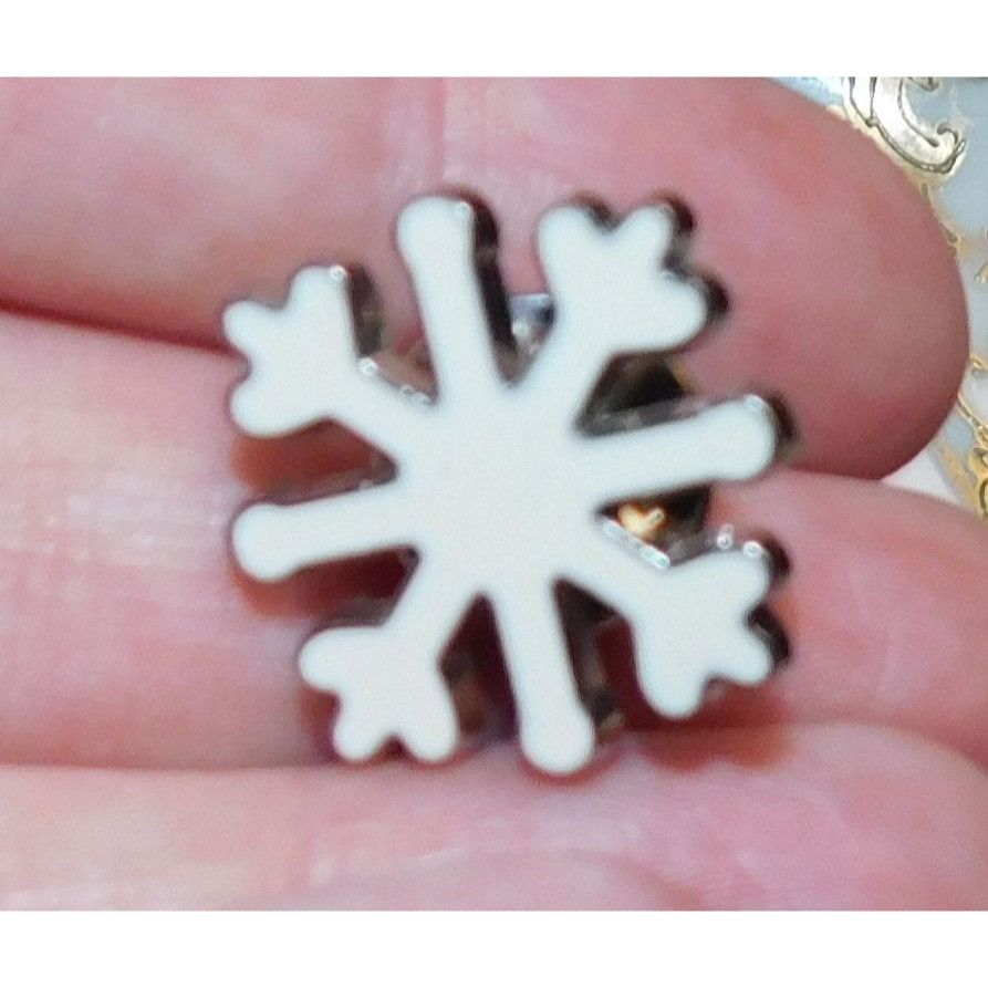 Other Snowflake Lapel Pin Silver Tone With White Enamel Fill Size ONE SIZE - 2 Thumbnail