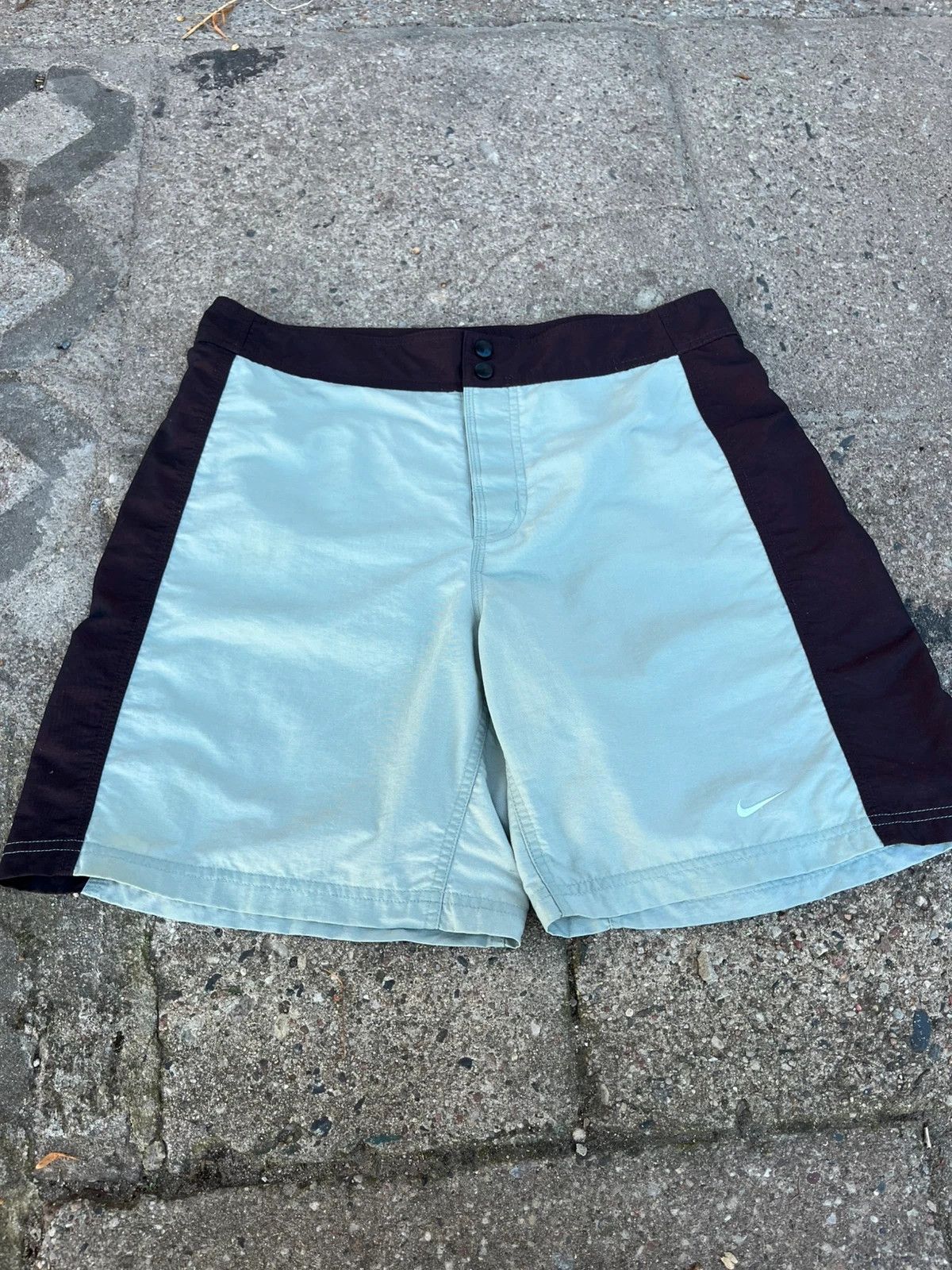 Nike Vintage 00s Nike Swoosh Shorts Travis Scott Vibe 32W Size US 32 / EU 48 - 1 Thumbnail