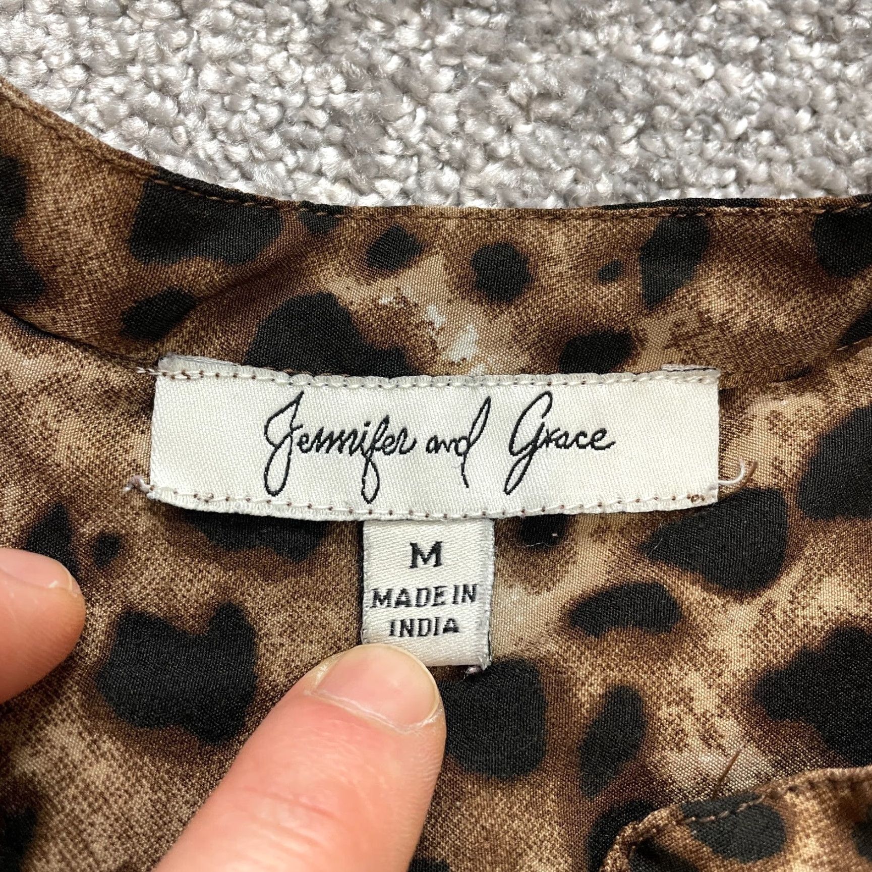 Vintage Jennifer & Grace Leopard Print Button Up Shirt Womens M Medium Long Sleeve V-Neck Pockets Size M / US 6-8 / IT 42-44 - 6 Thumbnail