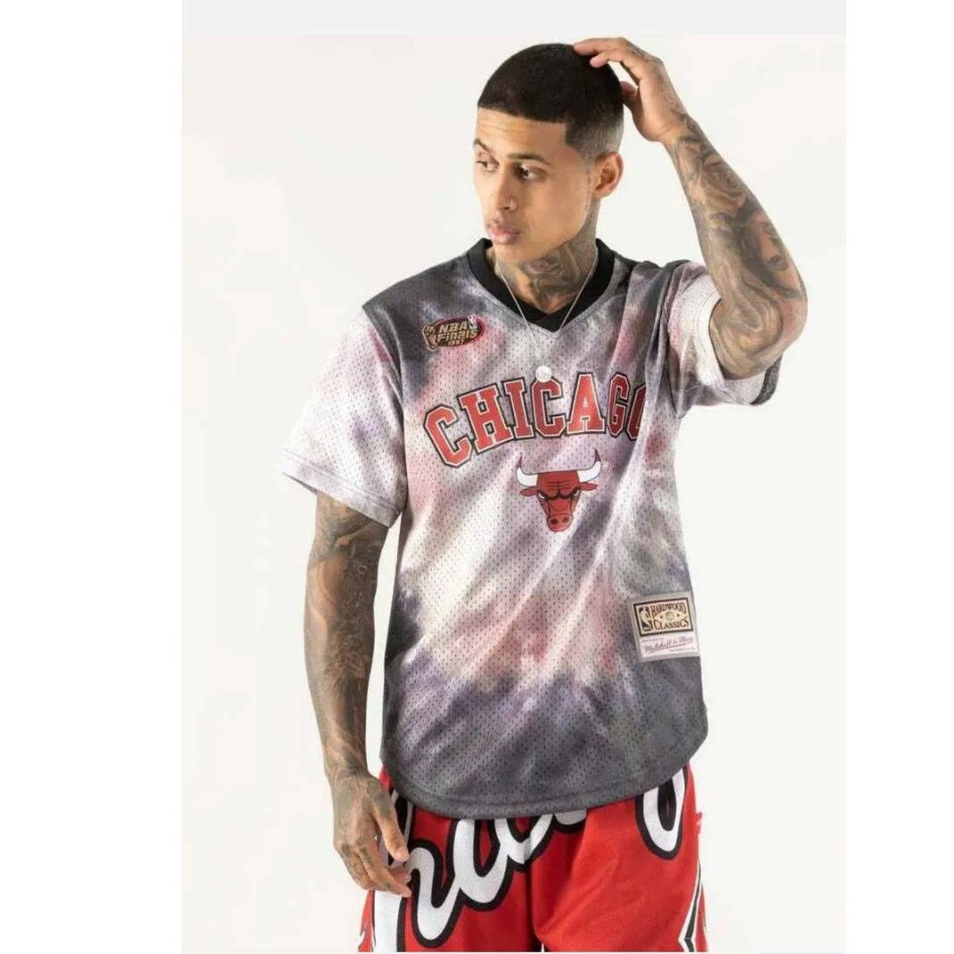 Mitchell & Ness × Urban Outfitters New UO Mitchell & Ness Chicago Bulls Tie-Dye Mesh Jersey Tee Size US L / EU 52-54 / 3 - 6 Thumbnail