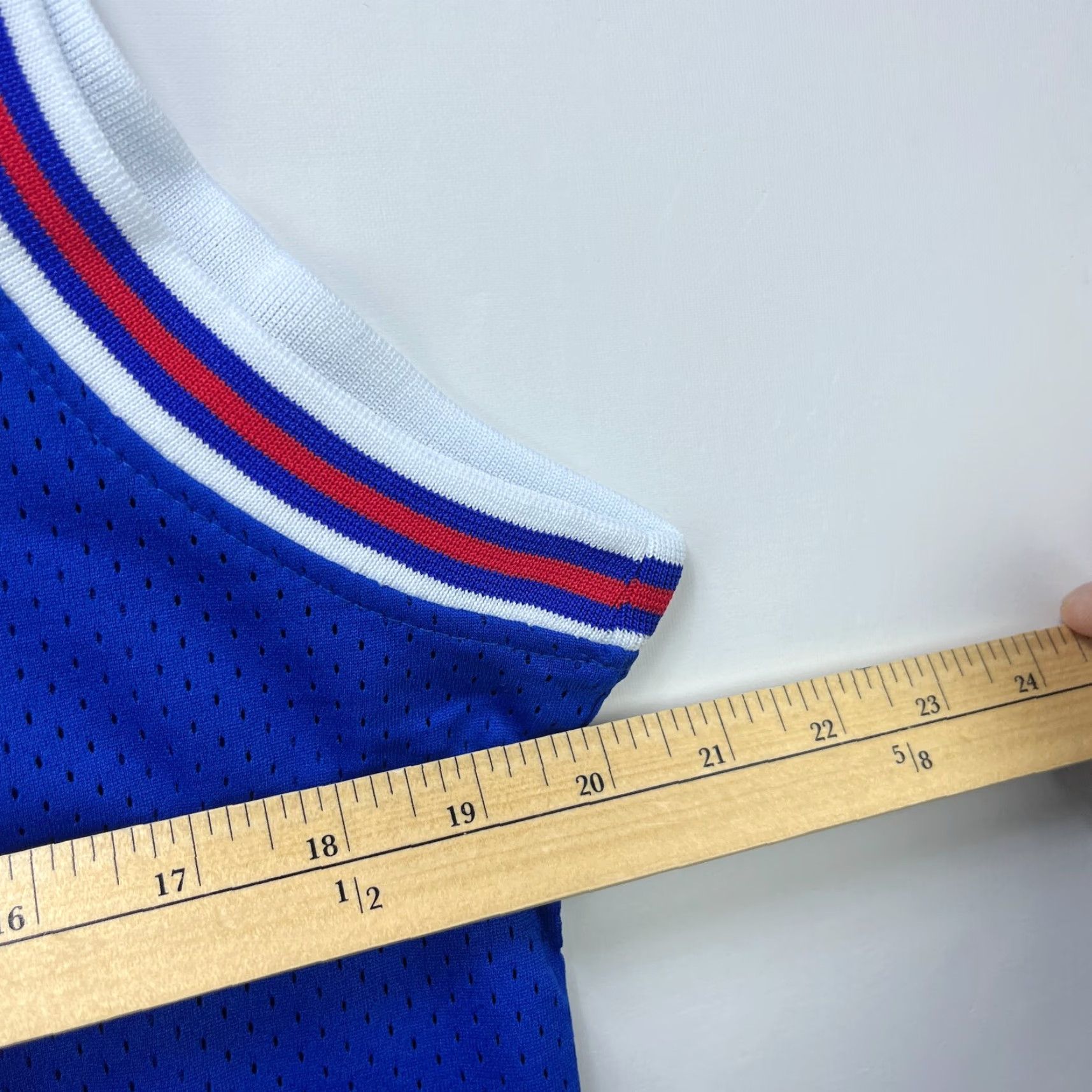 Jordan Brand VINTAGE Tune Squad Looney Tunes Bugs Bunny Basketball Jersey T-Shirt Small Men Black Size US S / EU 44-46 / 1 - 7 Thumbnail