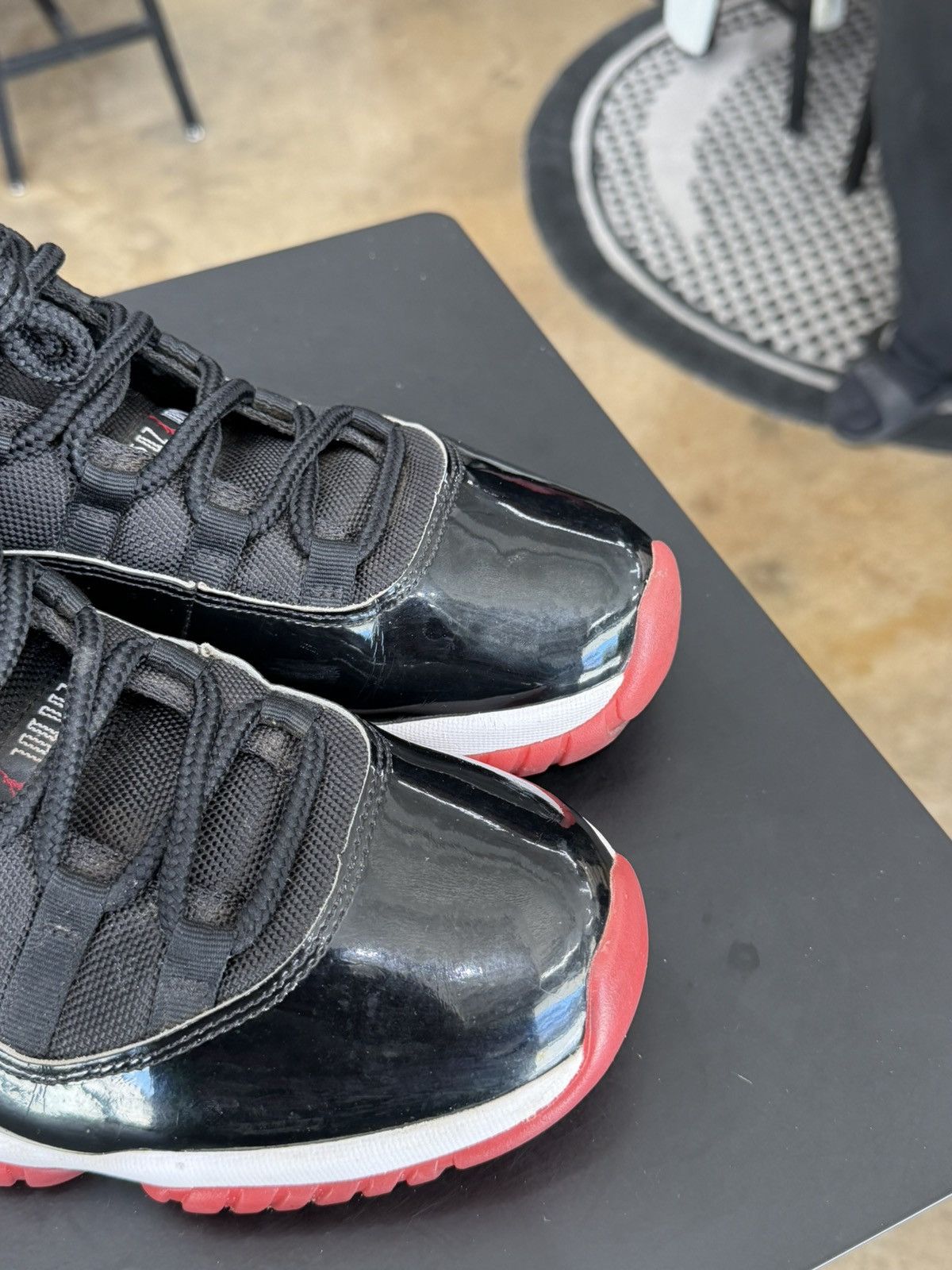 Jordan Brand Air Jordan 11 Playoffs Bred Size 11.5 (2019) Size US 11.5 / EU 44-45 - 8 Thumbnail