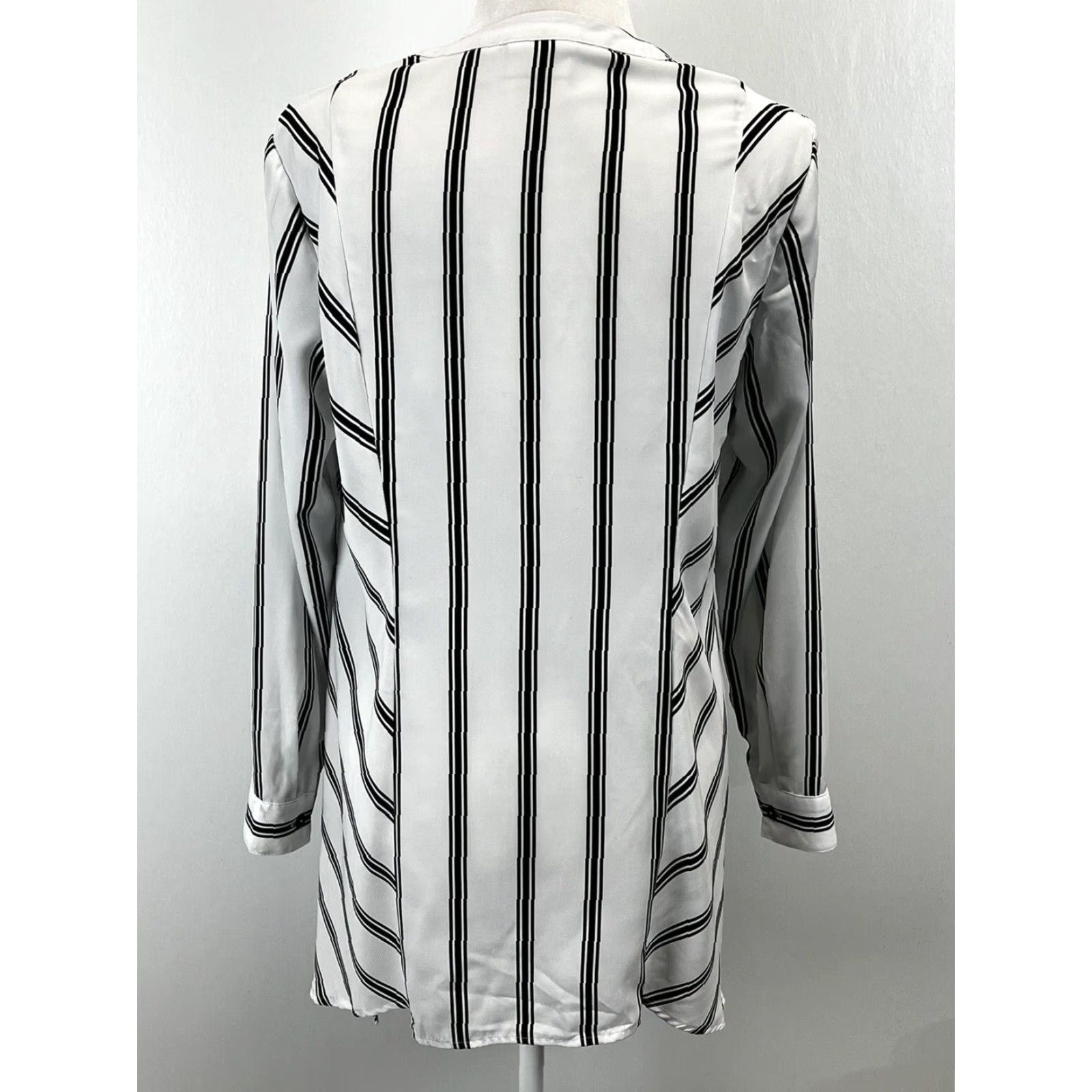 Vintage Chicos Striped Tunic Blouse Shirt Sz 0 US Small Womens Shark Bite Hem White Blac Size S / US 4 / IT 40 - 3 Thumbnail