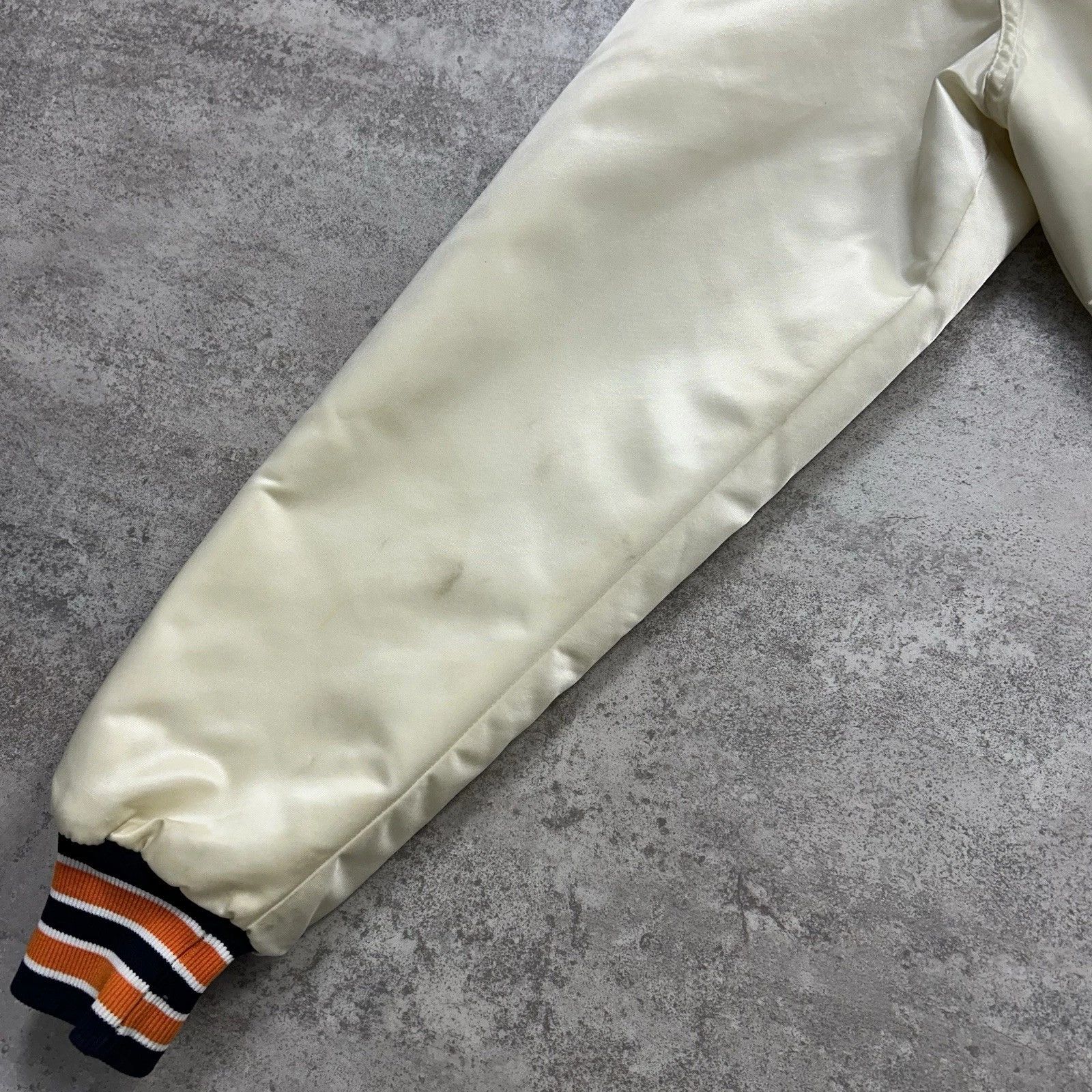 NFL × Starter × Vintage CHICAGO BEARS AUTHENTIC SATIN JACKET Sz M WHITE MADE IN USA Size US M / EU 48-50 / 2 - 7 Thumbnail