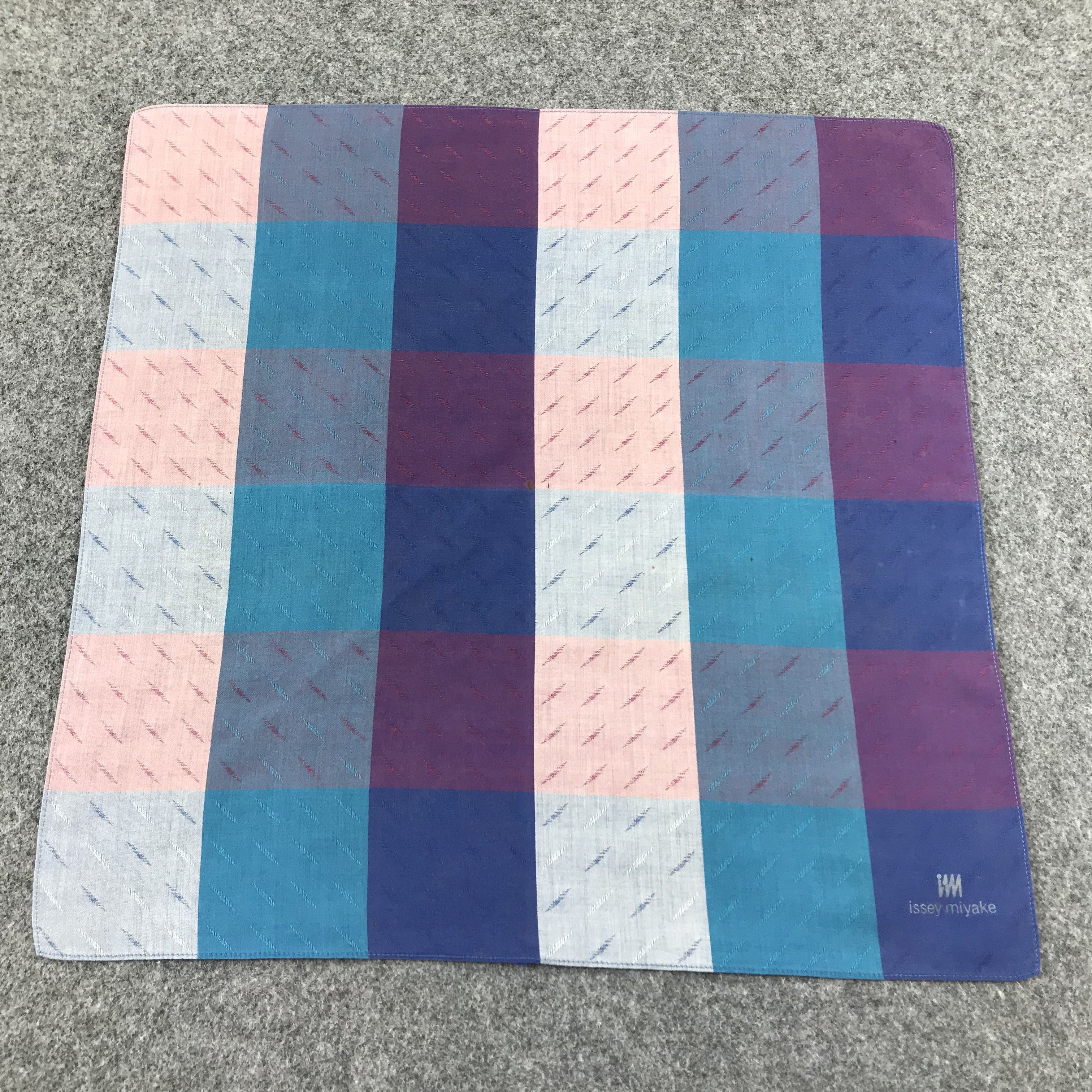 Issey Miyake Issey Miyake Handkerchief Neckerchief Bandana H339 Size ONE SIZE - 1 Thumbnail