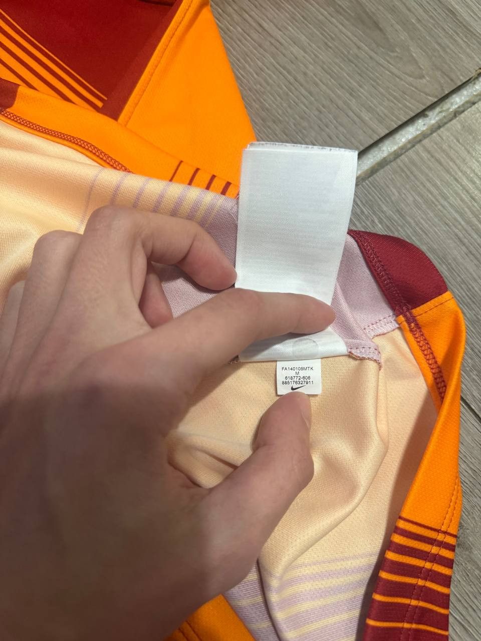 Nike GALATASARAY NIKE 2014/2015 FOOTBALL HOME JERSEY #10 SIZE M Size US M / EU 48-50 / 2 - 9 Thumbnail