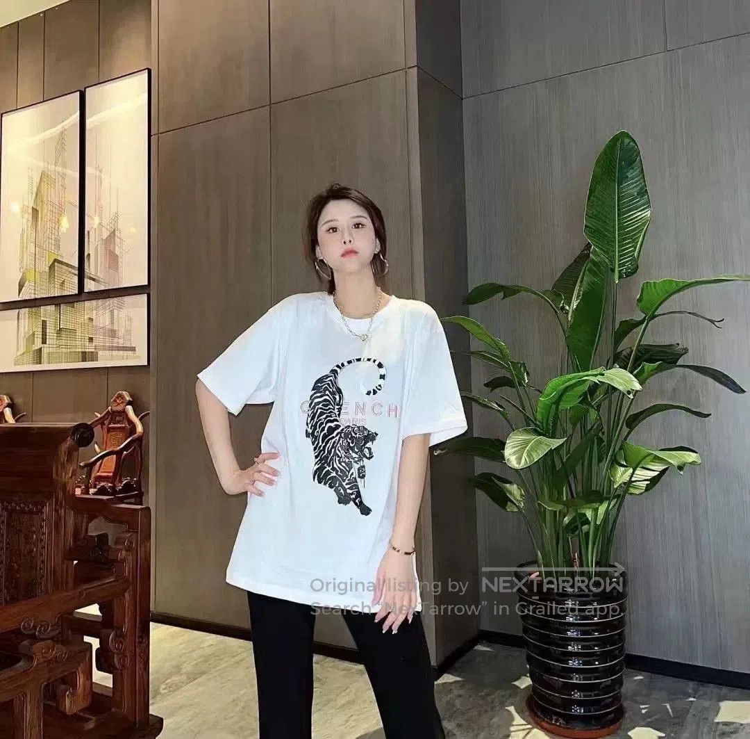 Givenchy Givenchy Crystal Tiger Head Embroidered Crewneck Tee. Size US M / EU 48-50 / 2 - 6 Thumbnail