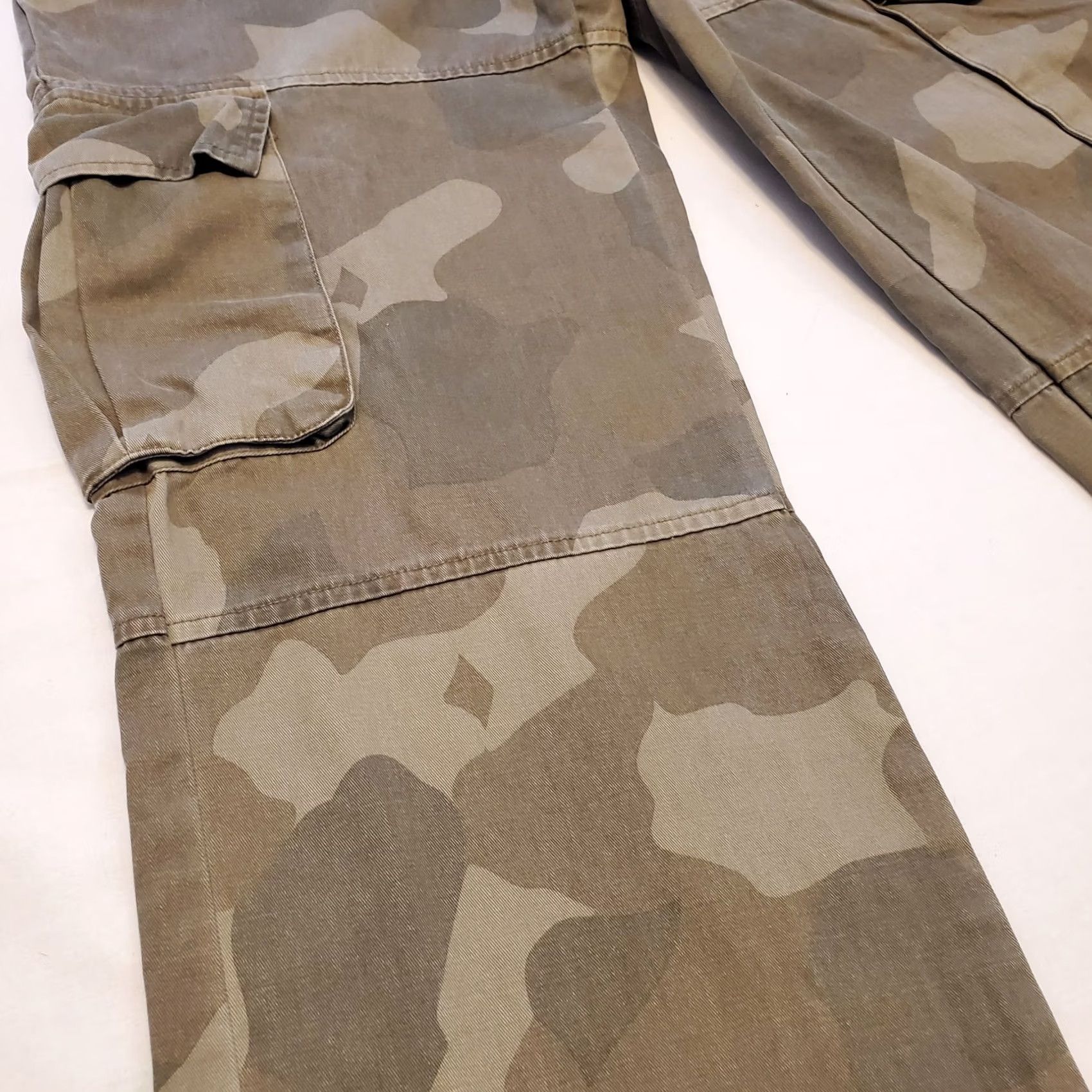 Pistola PISTOLA Addie High Rise Camo Cargo Trouser Womens Size 27 Wide Leg Pants Size 27" / US 4 / IT 40 - 3 Thumbnail