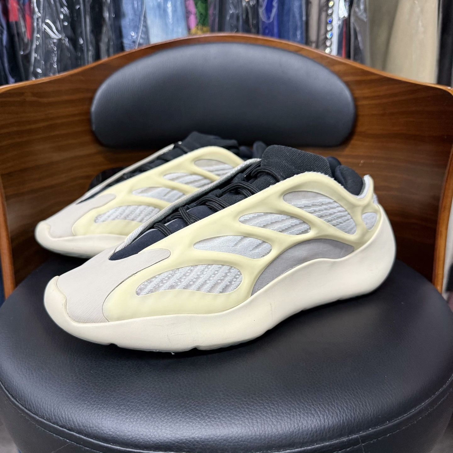 Yeezy Yeezy Lowtop Sneakers 43 Men Size US 10 / EU 43 - 1 Thumbnail