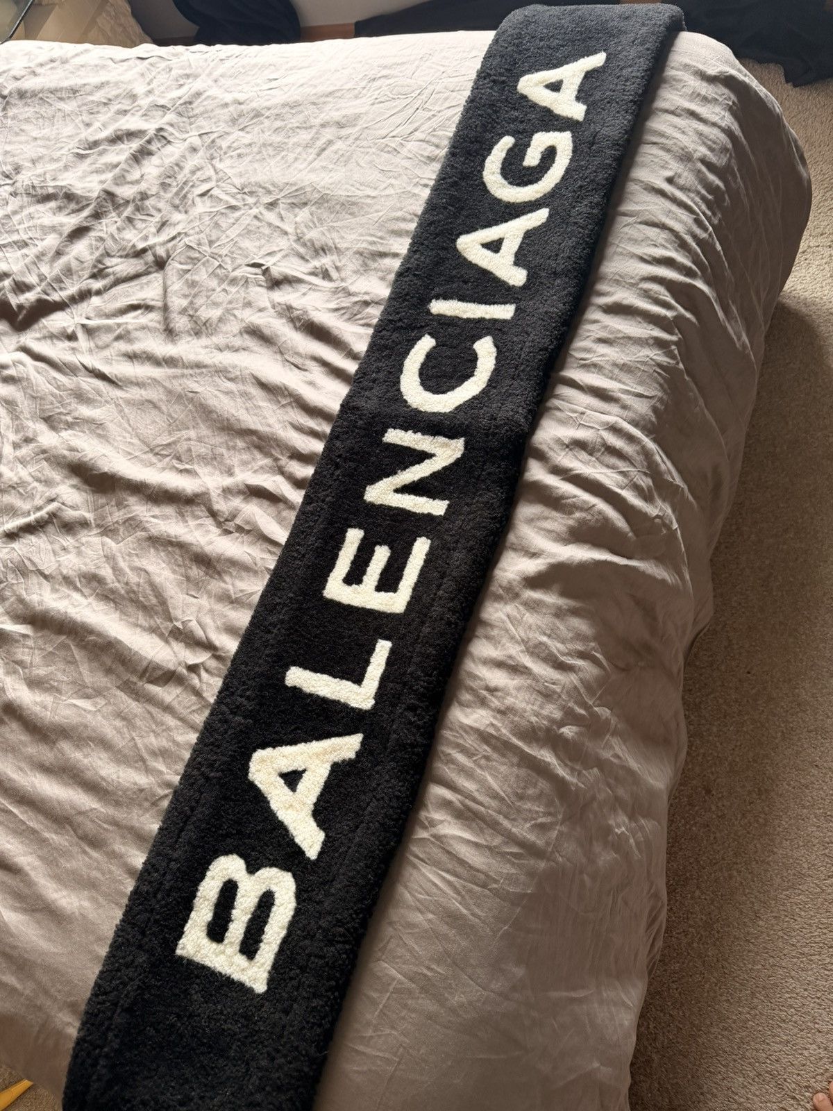 Balenciaga Balenciaga 2017 Fall Collection Shearling Scarf Size ONE SIZE - 1 Thumbnail