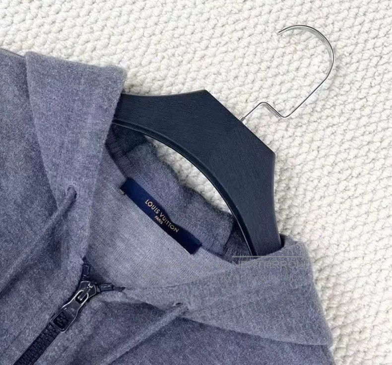 Louis Vuitton Louis Vuitton Grey Logo Zip Hoodie. Size US S / EU 44-46 / 1 - 3 Thumbnail