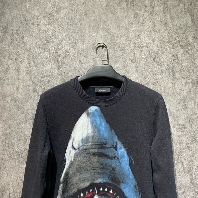 Givenchy Givenchy Shark Sweatshirt 2506-Nextarrow Size US XS / EU 42 / 0 - 3 Thumbnail