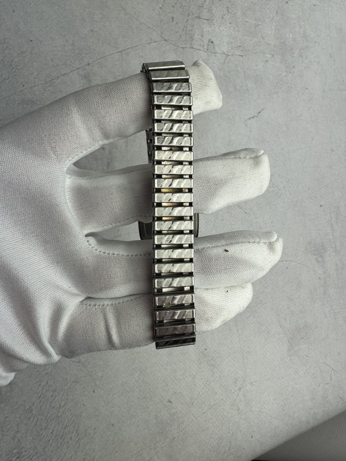 Vintage Q&Q Japanese Style Watch Vintage Size ONE SIZE - 6 Thumbnail