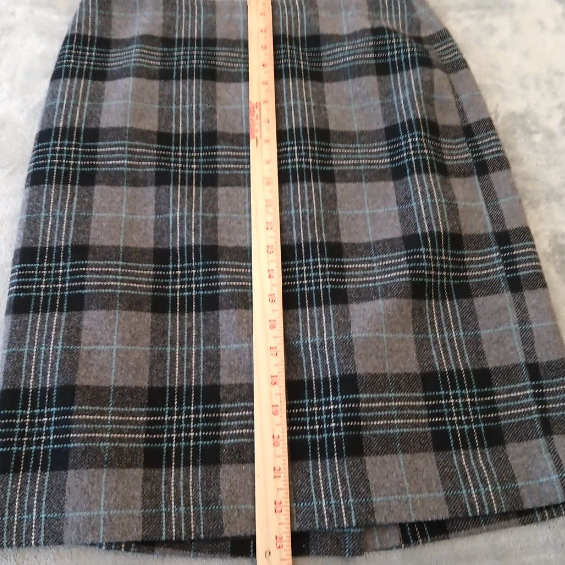 Talbots Talbots Skirt Knee Length Gray Plaid Lined Slit Size 8, Regular, Women Size 30" / US 8 / IT 44 - 4 Thumbnail