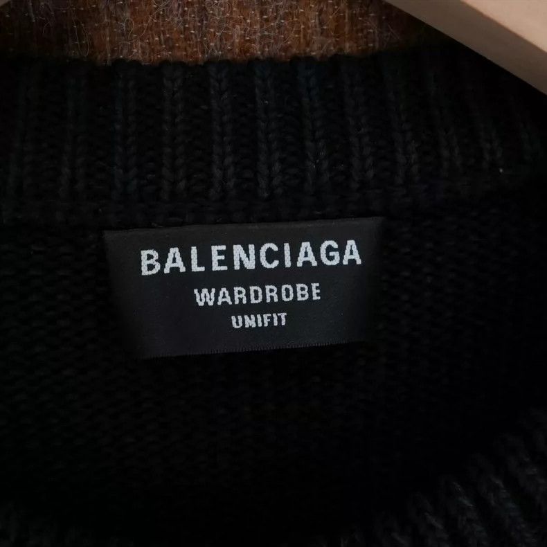Balenciaga Balenciaga Double B Buckle Embroidered Sweater Size/M Size US M / EU 48-50 / 2 - 3 Thumbnail