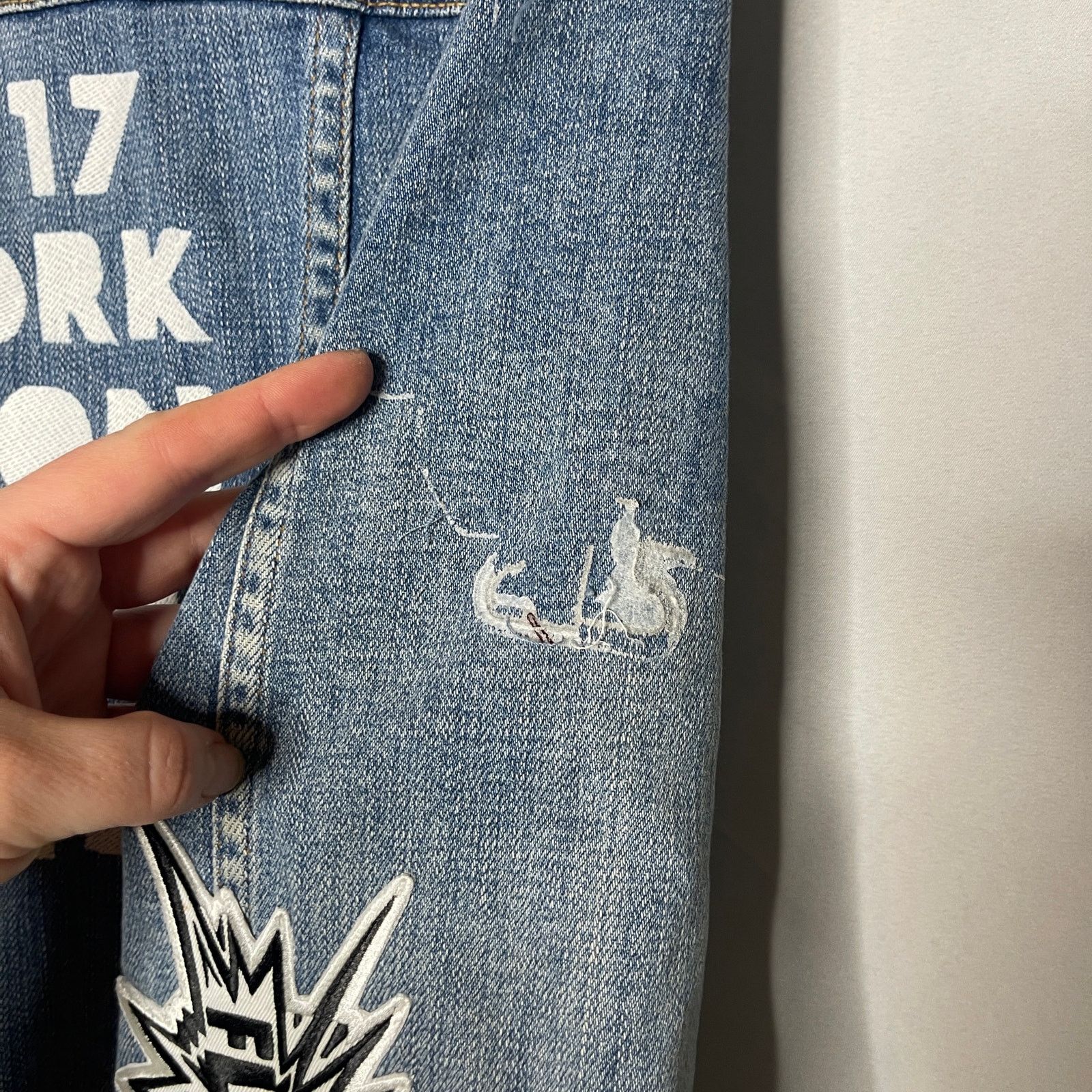Frame FRAME Denim Embroidered Patches Denim Jacket Sz S Size S / US 4 / IT 40 - 8 Thumbnail
