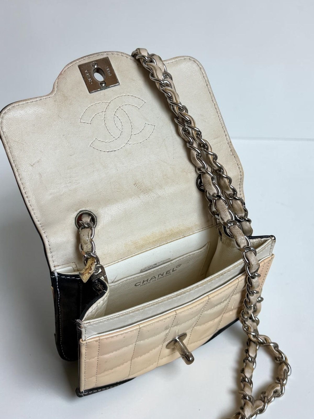 Chanel Chanel Patent Two-Tone Beige & Black Crossbody Mini Bag Size ONE SIZE - 2 Thumbnail