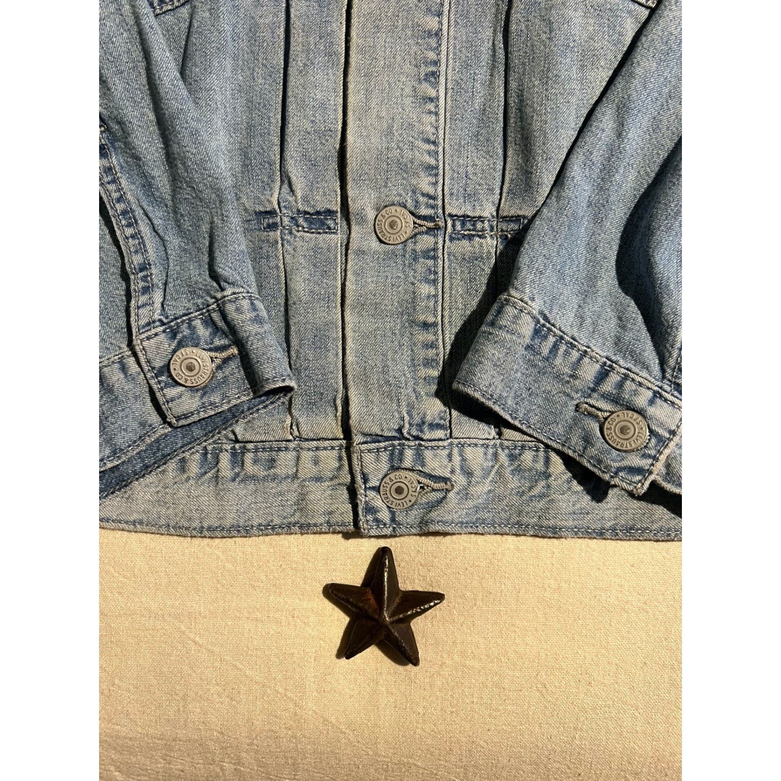 Levi's VINTAGE Levi’s Trucker XL Jacket Men 48in Chest Denim Blue 2015 Workwear Vintage-Style Pleated Front Size US XL / EU 56 / 4 - 5 Thumbnail