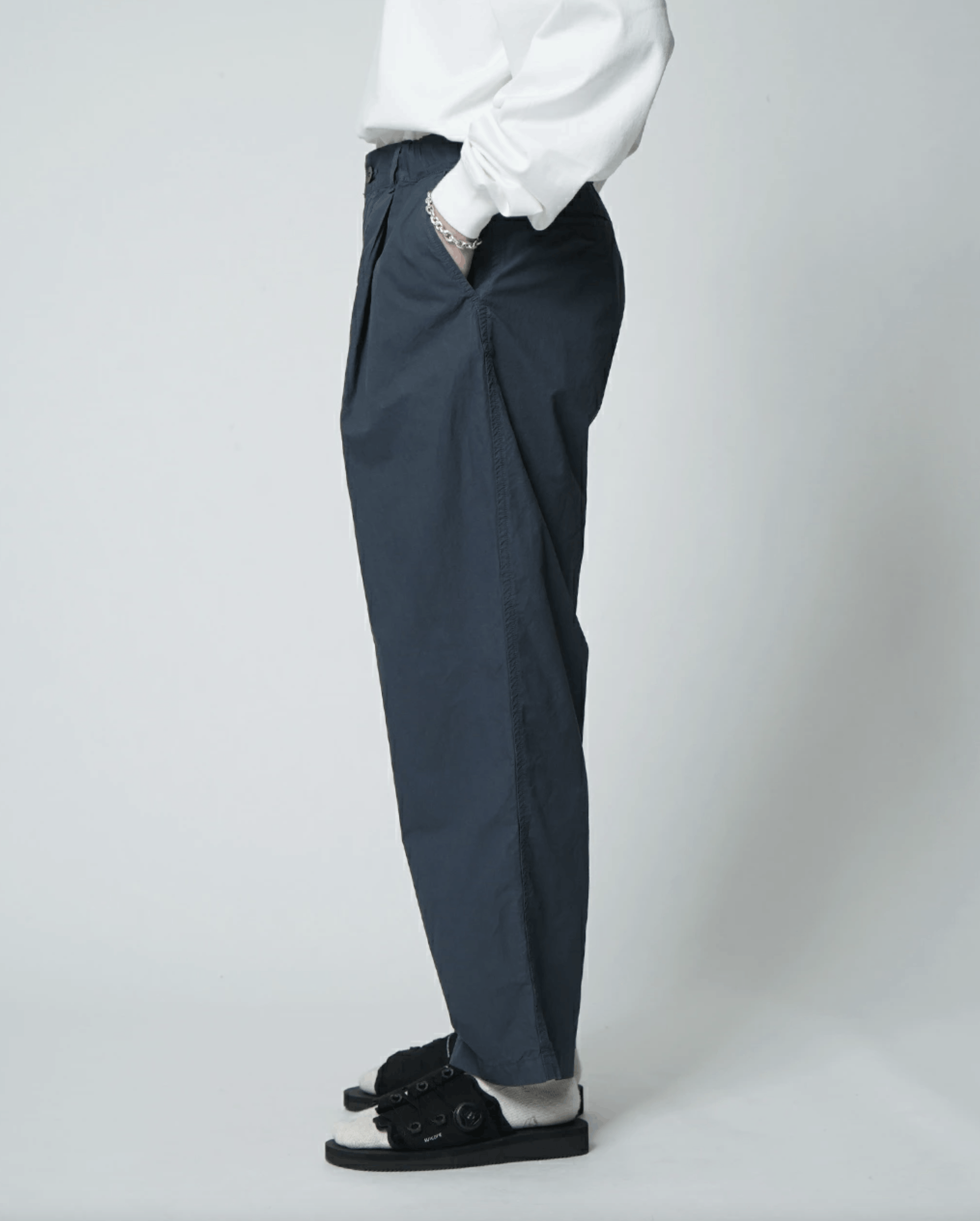 STILL BY HAND STILL BY HAND PT03241 GARMENT-DYE DEEP TUCK PANTS Size US 32 / EU 48 - 3 Thumbnail
