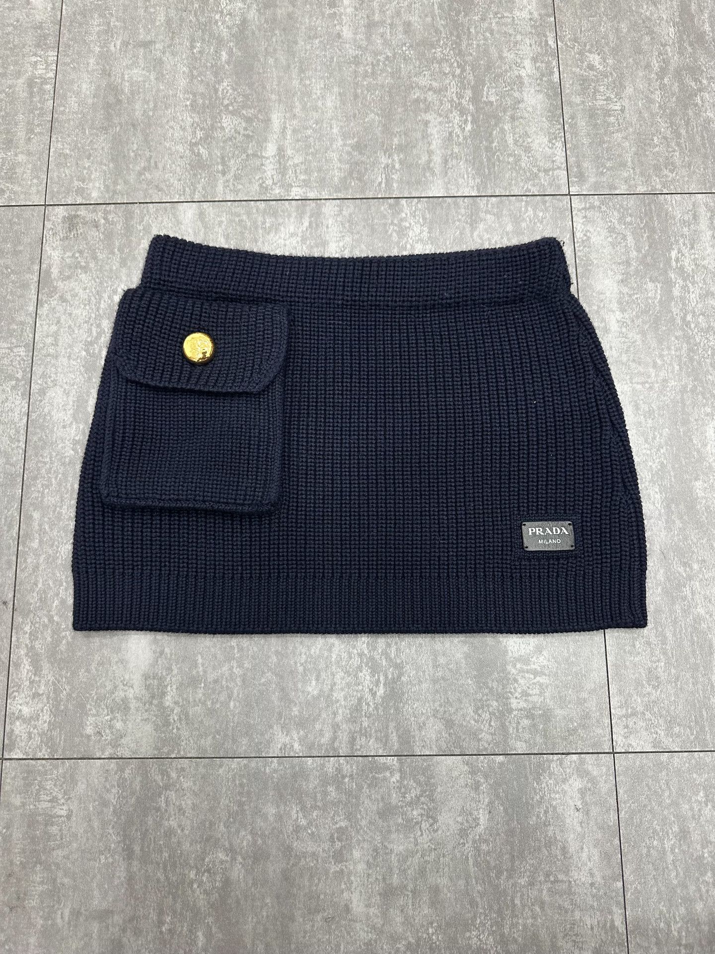 Prada Prada Knit Wool Skirt 38 Women Size 38" / US 16 / IT 52 - 1 Thumbnail