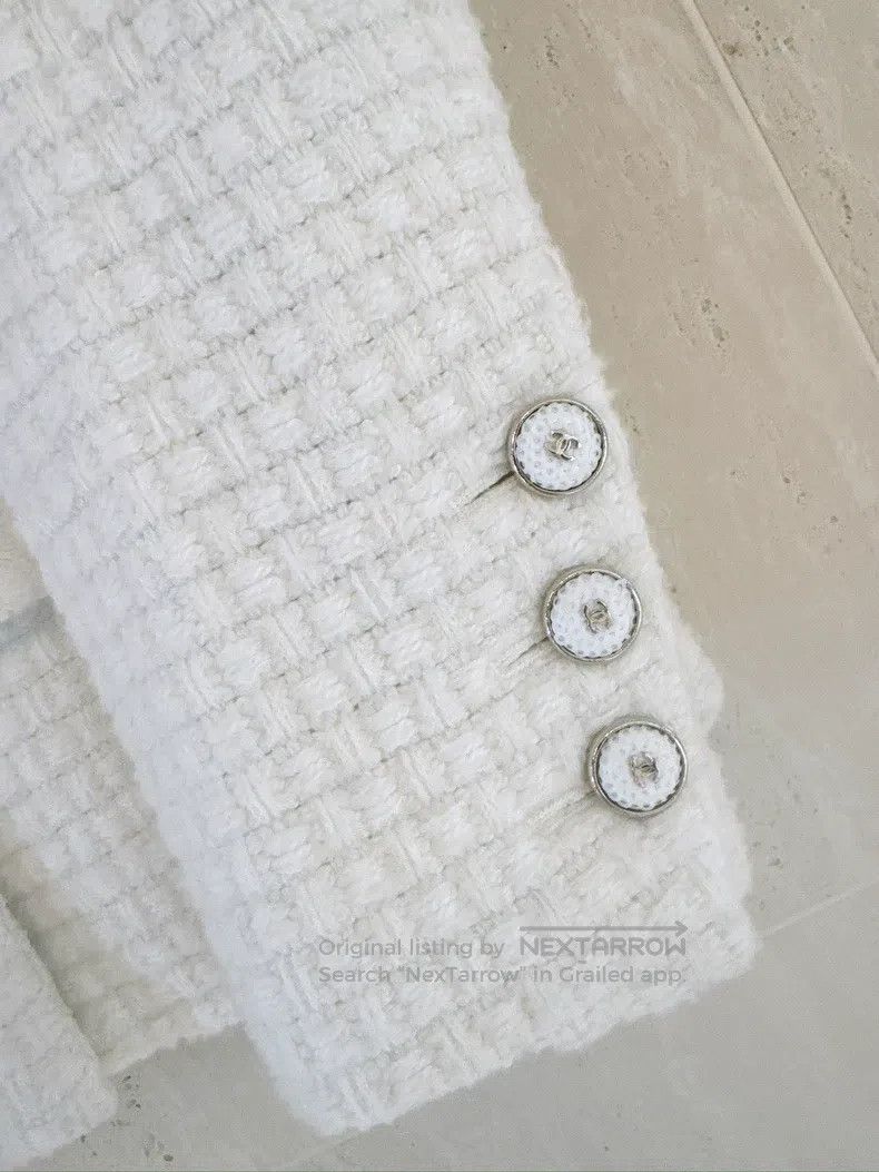Chanel Chanel 21B Autumn and Winter Preview White Wafflog Jacket Size XXS / US 00 / IT 34 - 5 Thumbnail