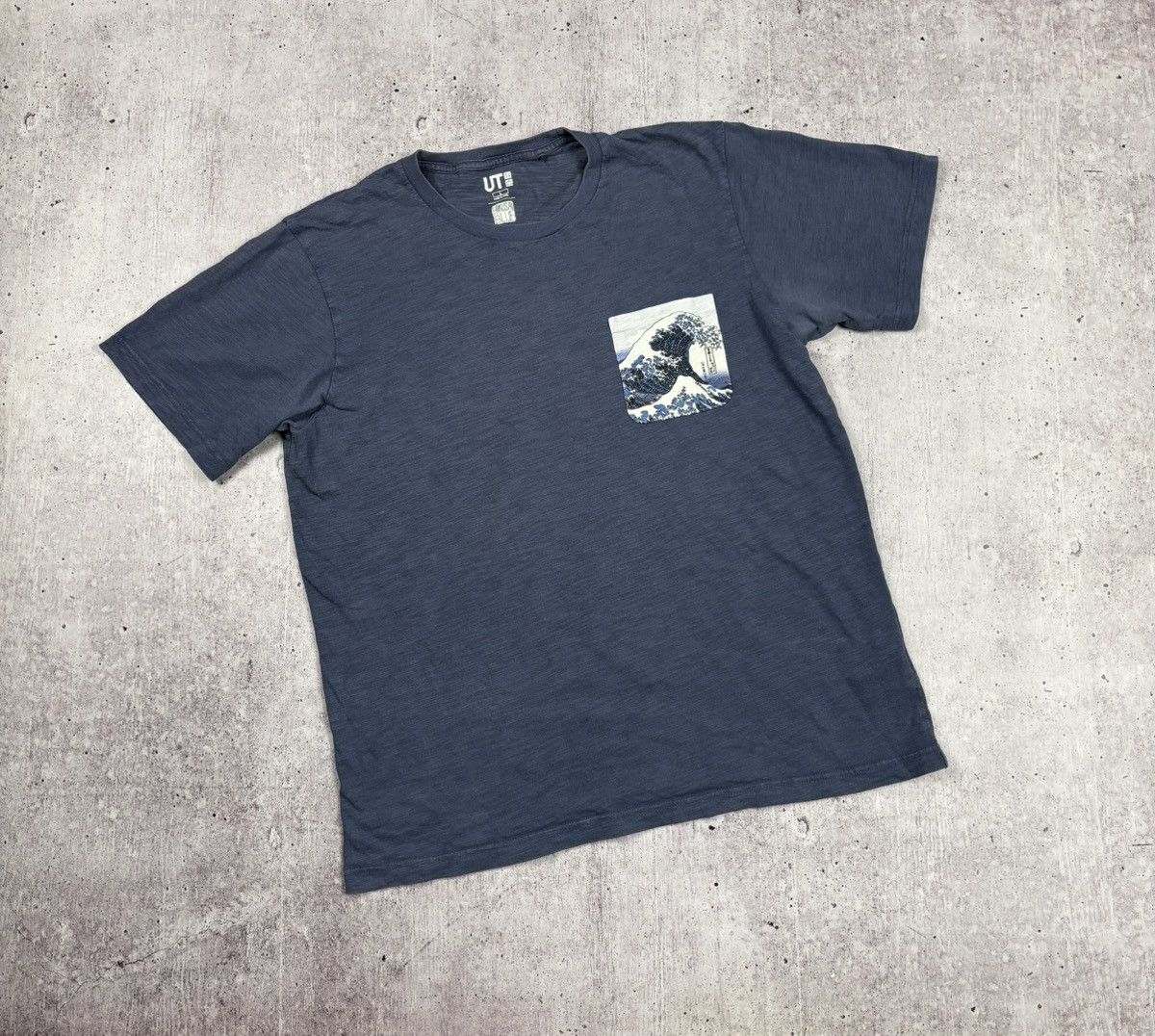 Uniqlo Uniqlo x Hokusai t shirt size L Size US L / EU 52-54 / 3 - 1 Thumbnail
