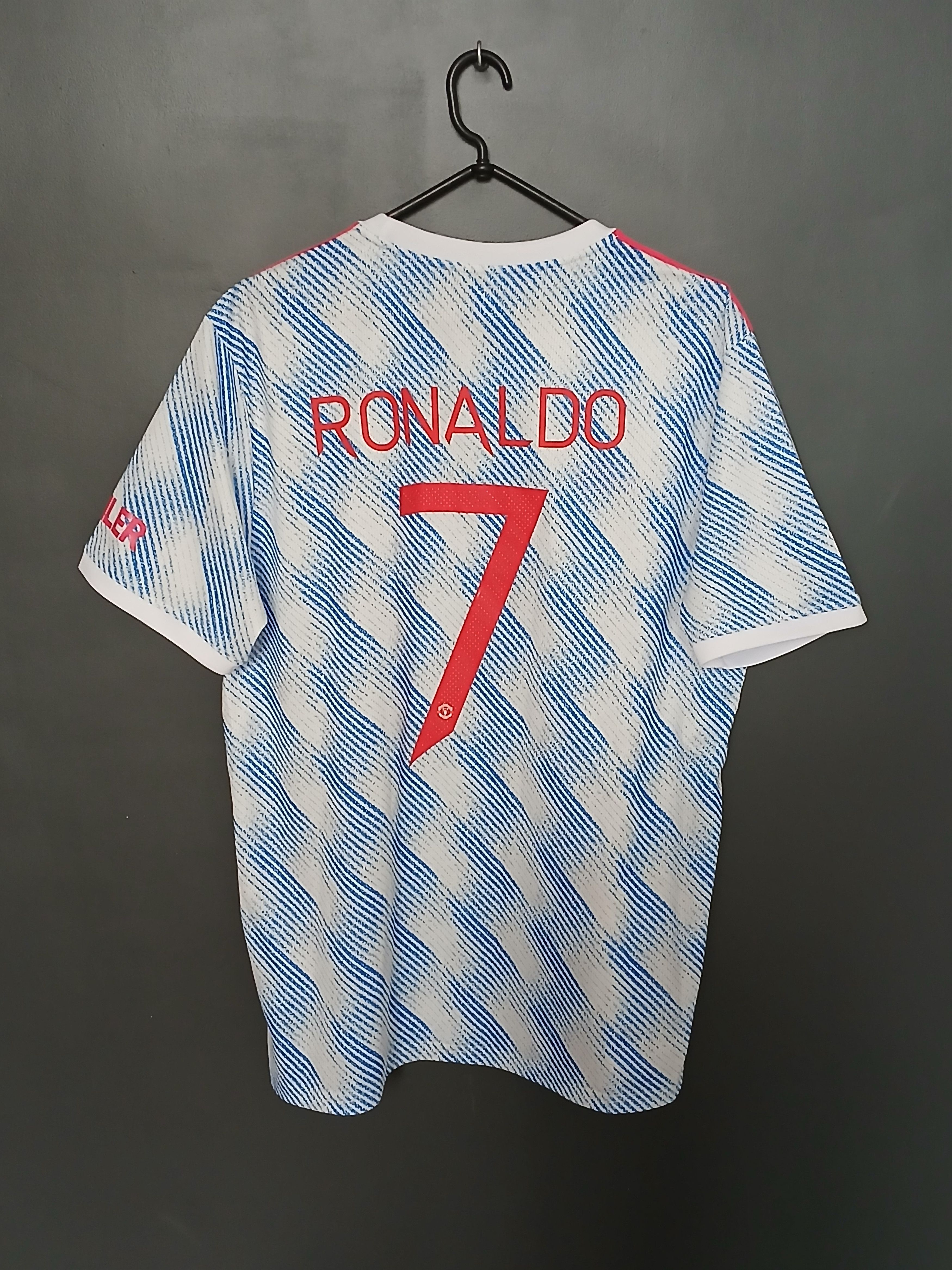 Other Manchester United 21/22 Away Ronaldo Football Jersey T-Shirt Size US XL / EU 56 / 4 - 1 Thumbnail