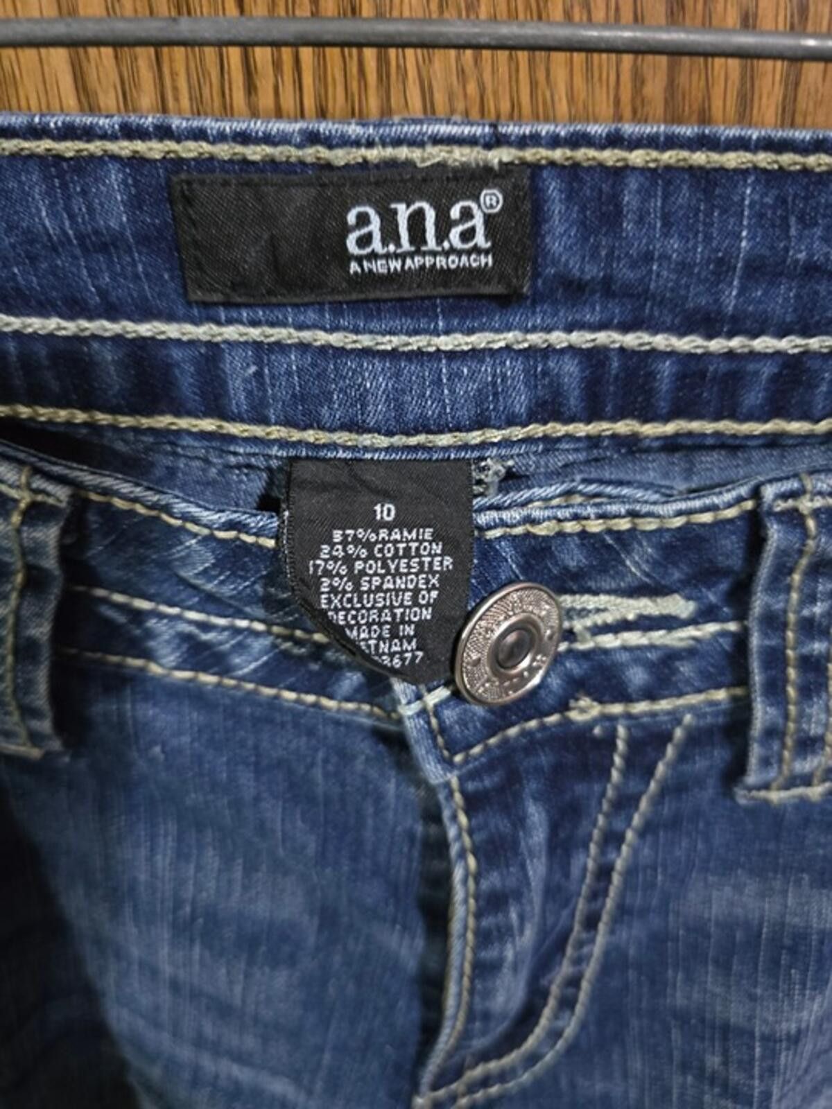 Analog A.N.A. Blue Denim Capri's Embroidered Pockets & Rhinestones Size 30" / US 8 / IT 44 - 3 Thumbnail