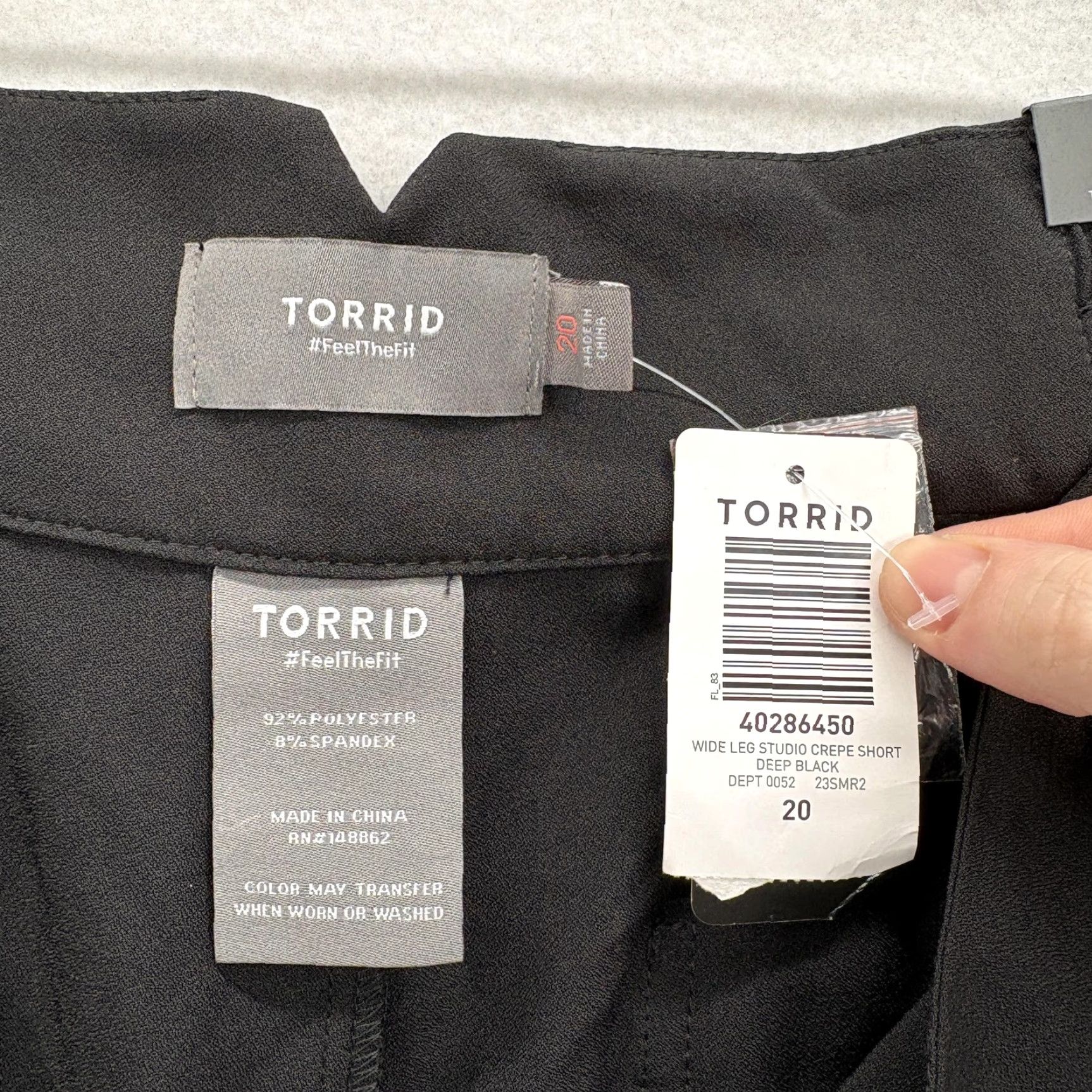 Torrid Torrid Black Wide Leg Studio Crepe Shorts Womens 20 Plus Belted Chino NWT Pu ll On Elastic Pocket 5in Inseam Summer Casual Business Times Womens Size 42" / US 20 - 3 Thumbnail